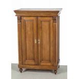 German oak Gründerzeit two-door cabinet. Circa 1890. Size: 109 x 75 x 46 cm. In very good condition.