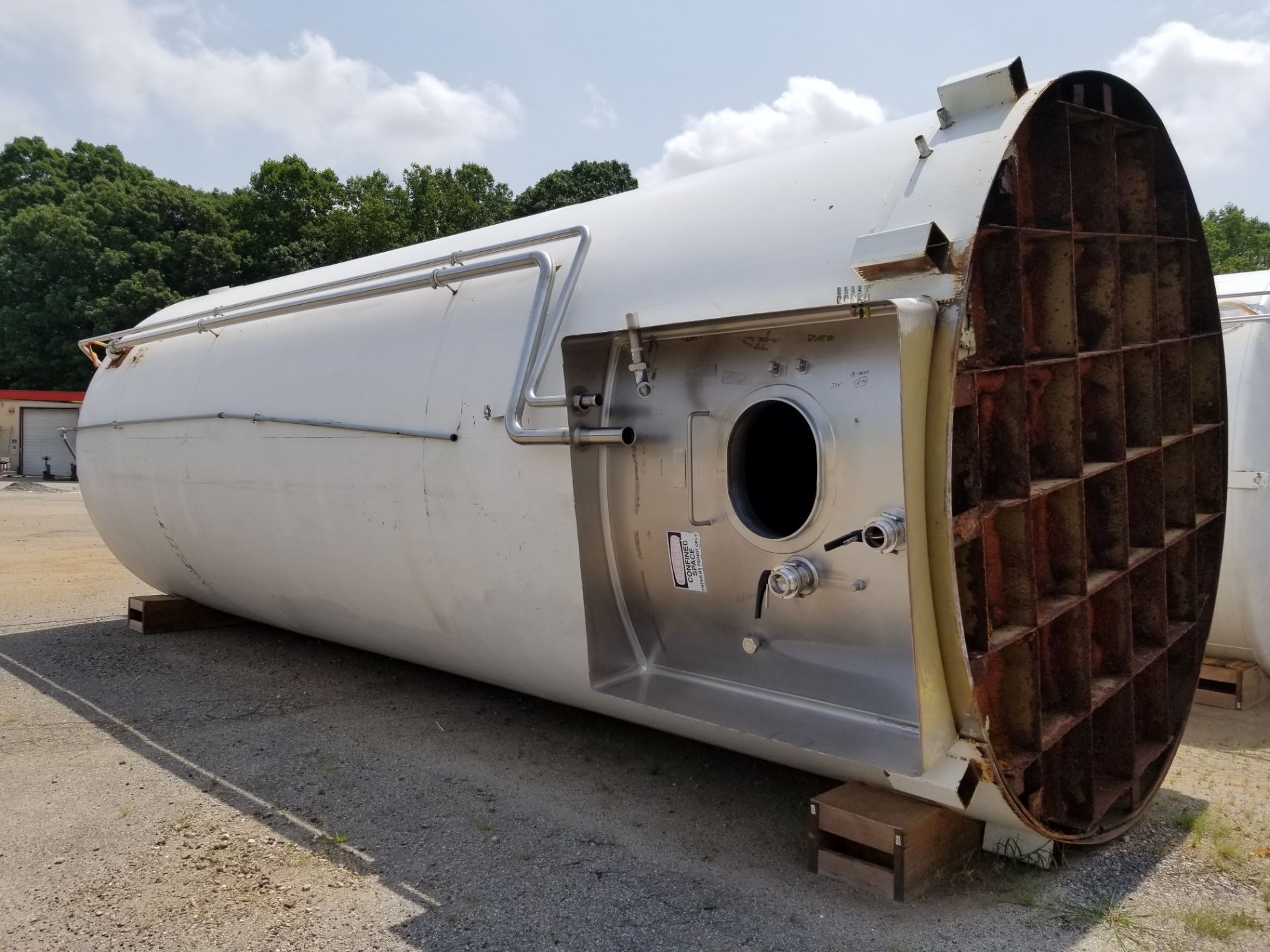 Cherry Burrell 15,000 Gallon Stainless Steel Refrigerated Silo with Vertical Agitator and