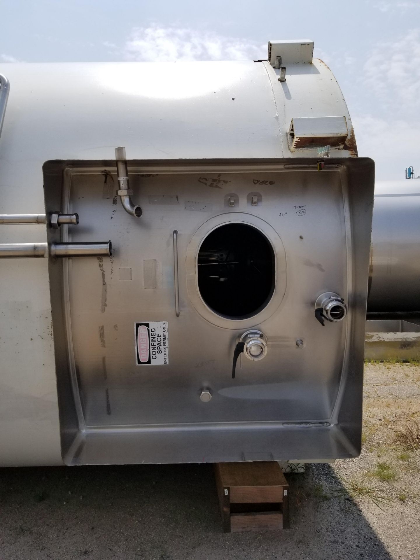 Cherry Burrell 15,000 Gallon Stainless Steel Refrigerated Silo with Vertical Agitator and - Image 4 of 10