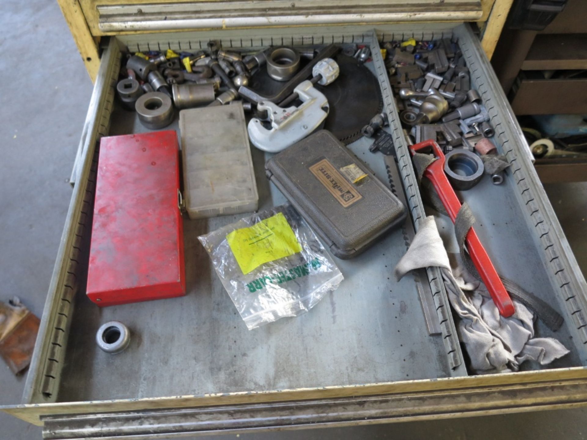 TOOL BOX W/ CONTENTS - Image 5 of 7