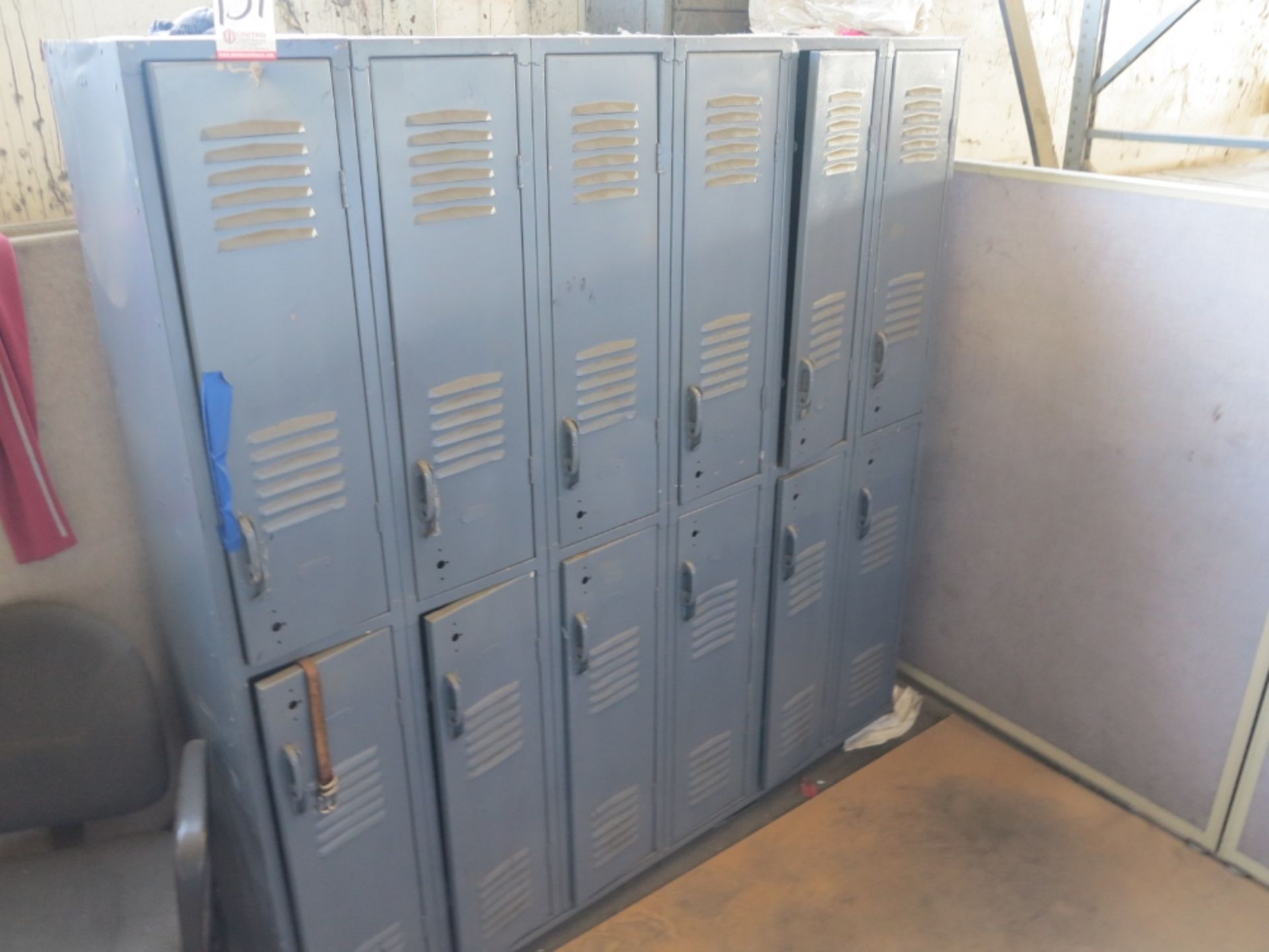 LOCKERS W/ 6' METAL BENCH