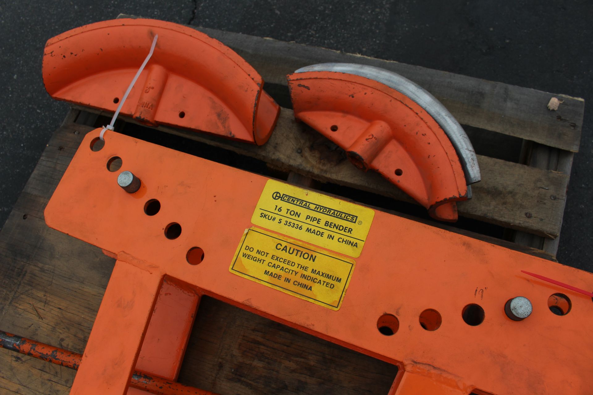 CENTRAL HYDRAULICS 16-TON PIPE BENDER, DIES UP TO 4" - Image 2 of 3