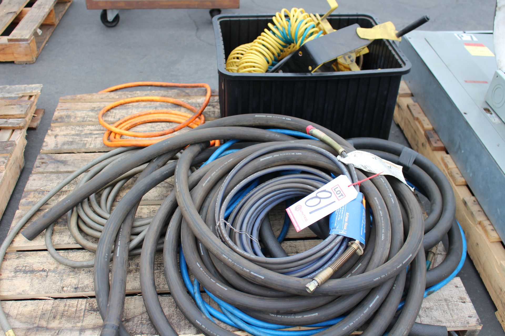 PALLET OF AIR HOSES