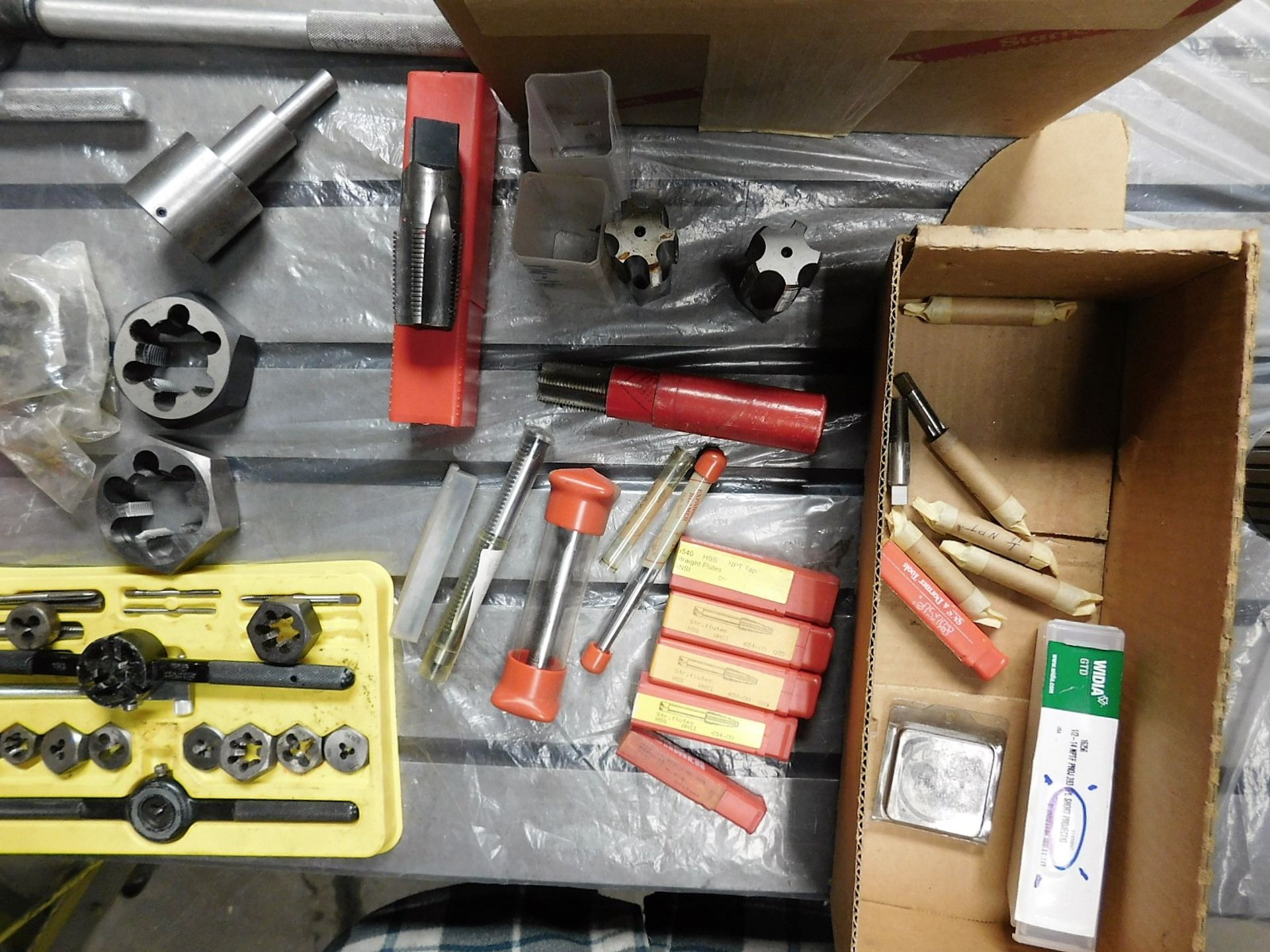 LOT - LARGE QUANTITY OF THREAD TAPS AND DIES, W/ TOOLS, TOO MANY TO LIST - Image 4 of 6