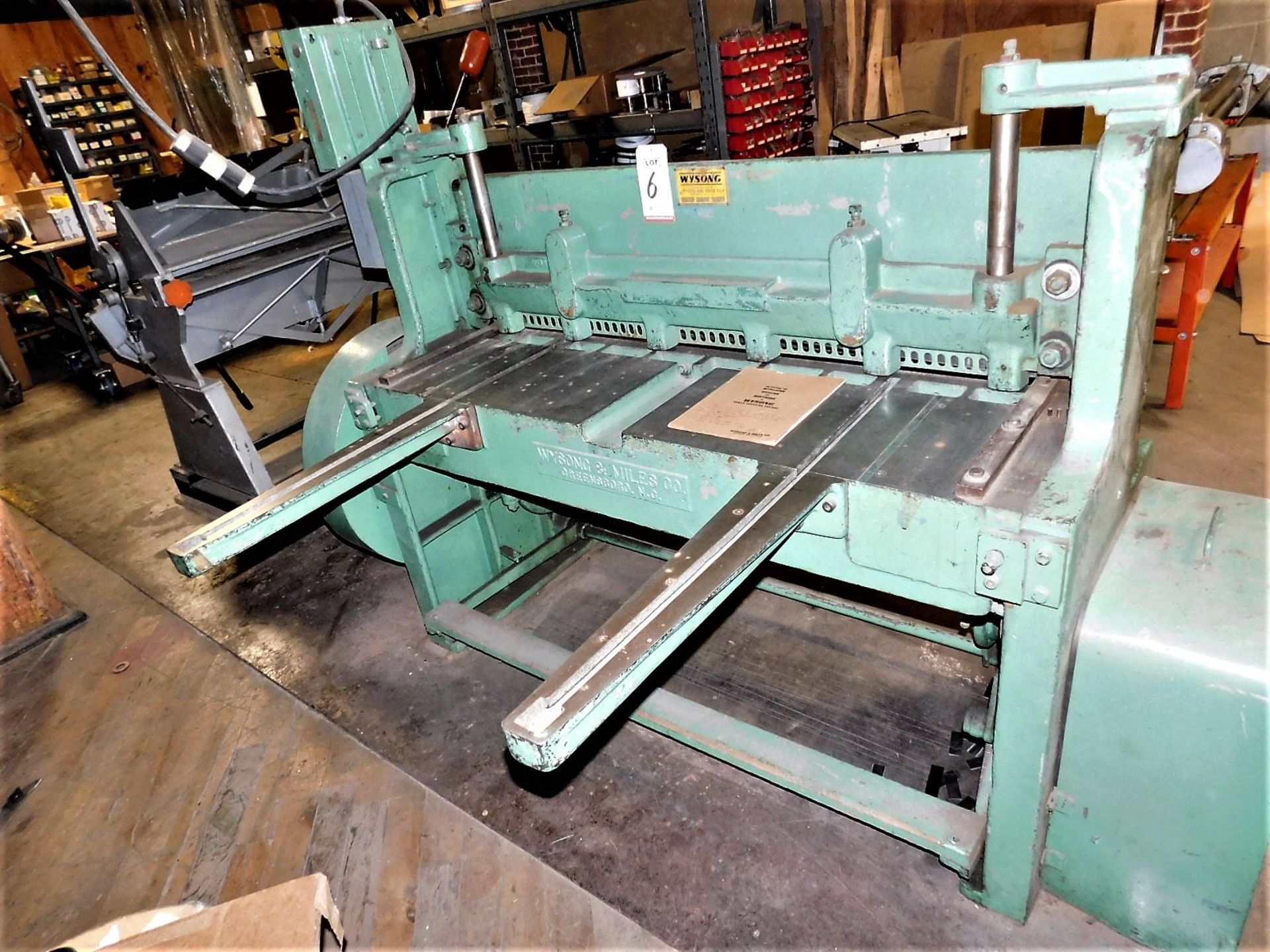 WYSONG POWER SHEAR, MODEL 1252, CAPACITY 12 GA. X 52", FRONT SUPPORTS, REAR OPERATED MANUAL