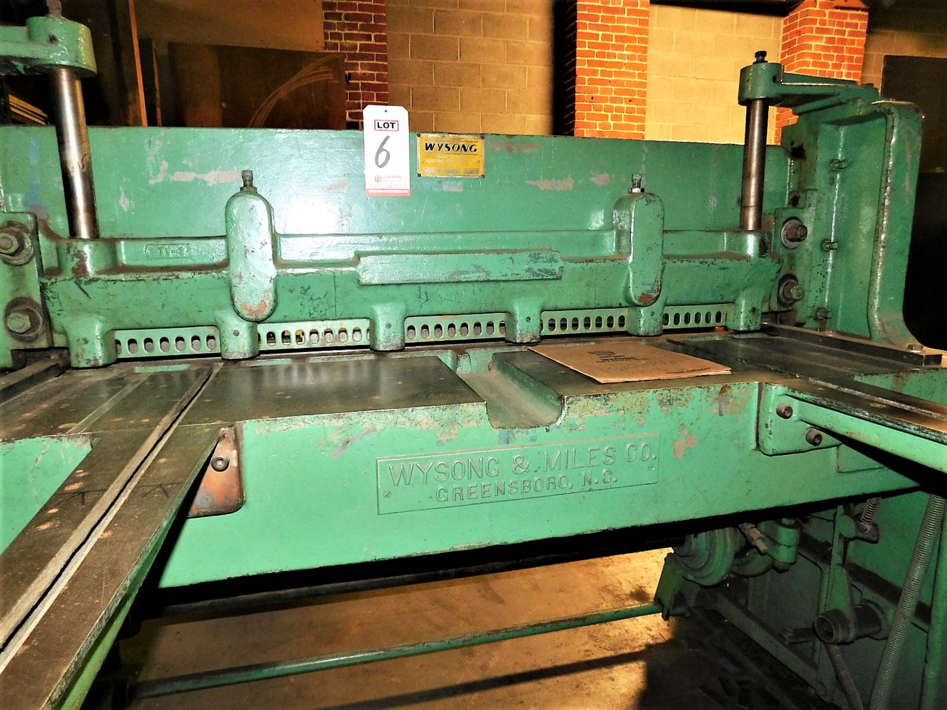 WYSONG POWER SHEAR, MODEL 1252, CAPACITY 12 GA. X 52", FRONT SUPPORTS, REAR OPERATED MANUAL - Image 3 of 6