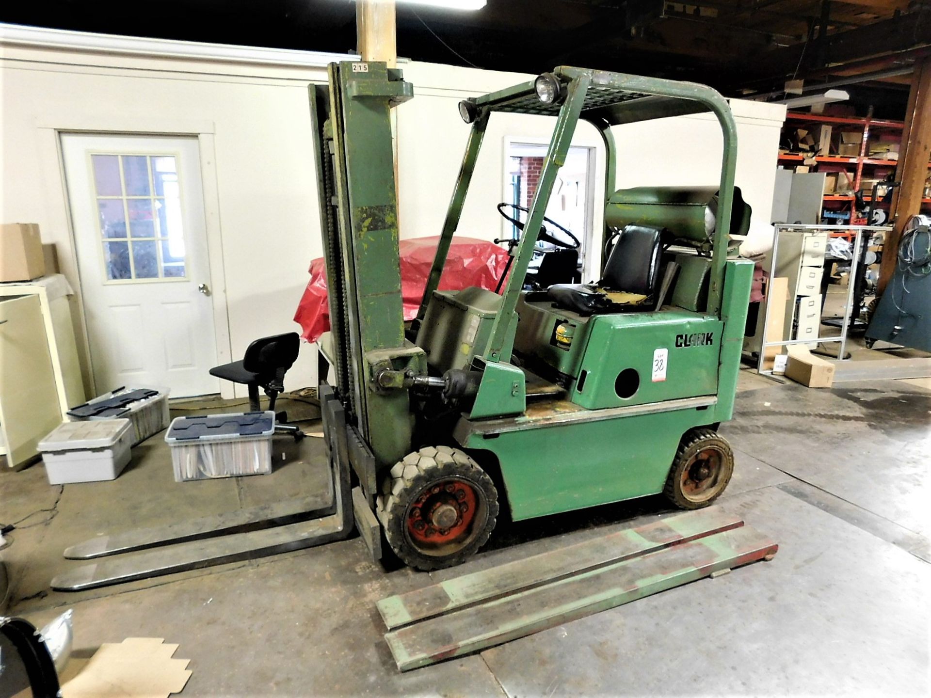 CLARK 6,000 LB FORKLIFT, LPG, MODEL C-500-600, HARD TIRES, 2-STAGE MAST, 4' X 6" FORKS, S/N 685-