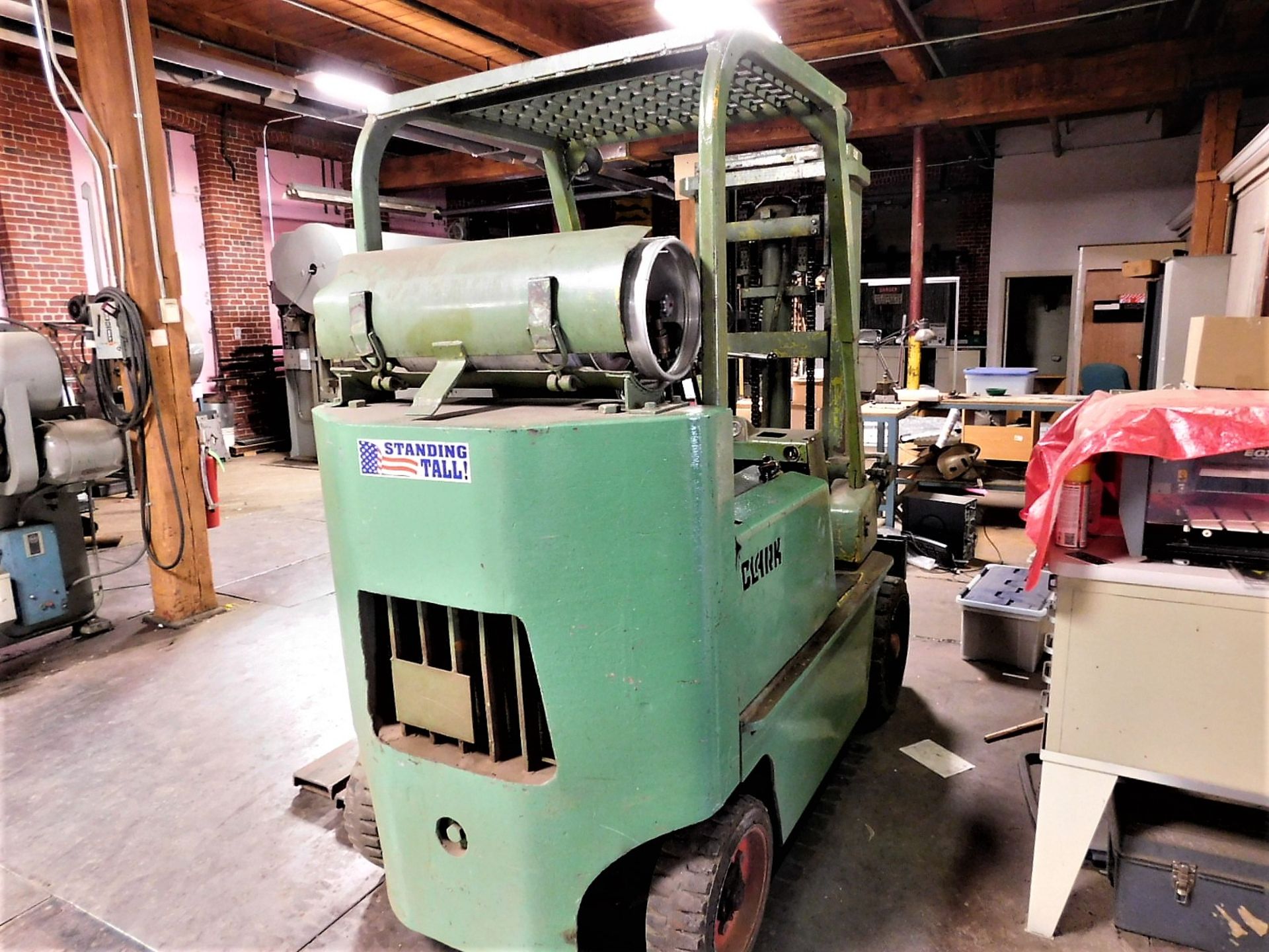 CLARK 6,000 LB FORKLIFT, LPG, MODEL C-500-600, HARD TIRES, 2-STAGE MAST, 4' X 6" FORKS, S/N 685- - Image 2 of 10