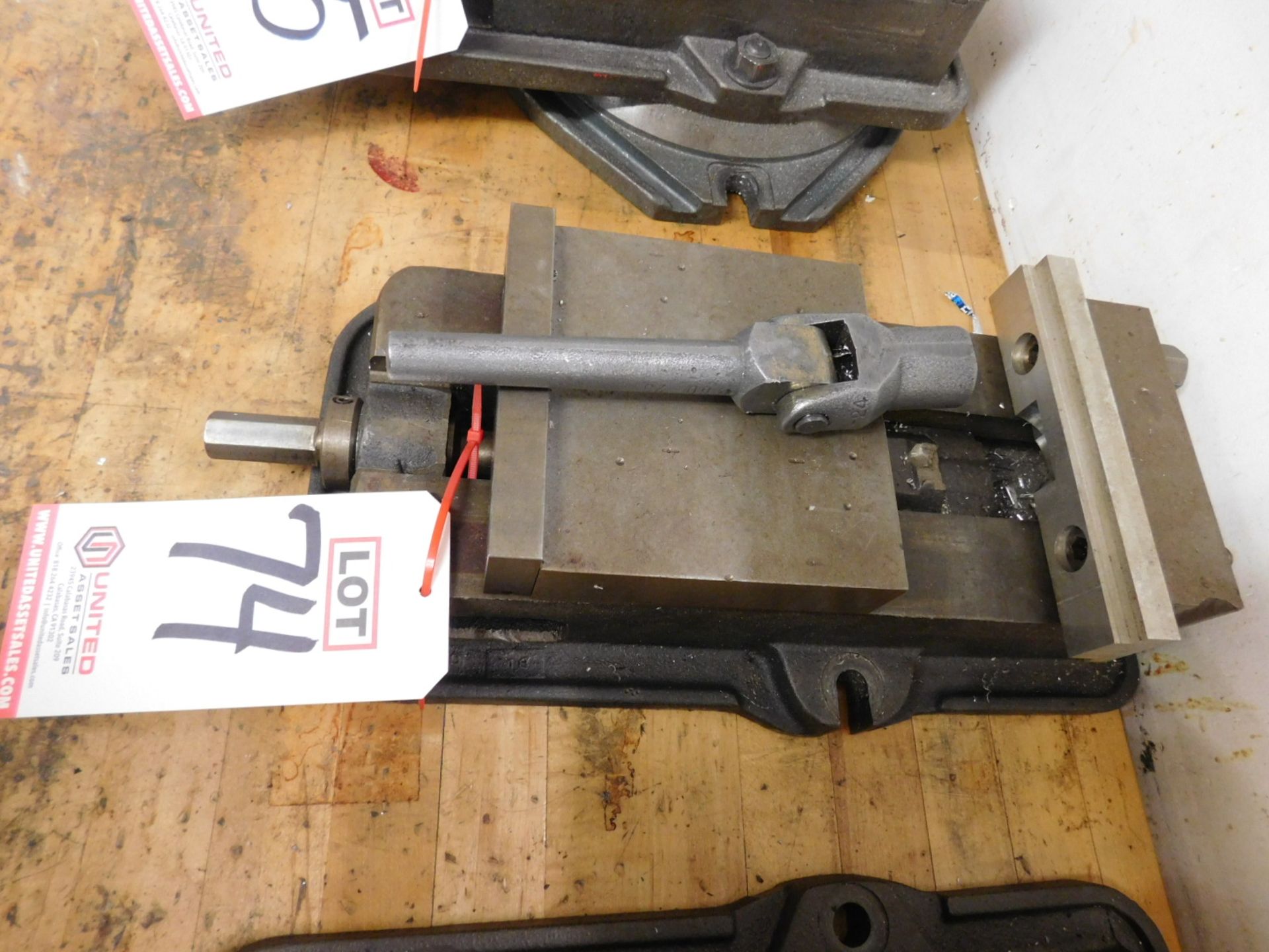 6" MACHINE VISE W/ HANDLE