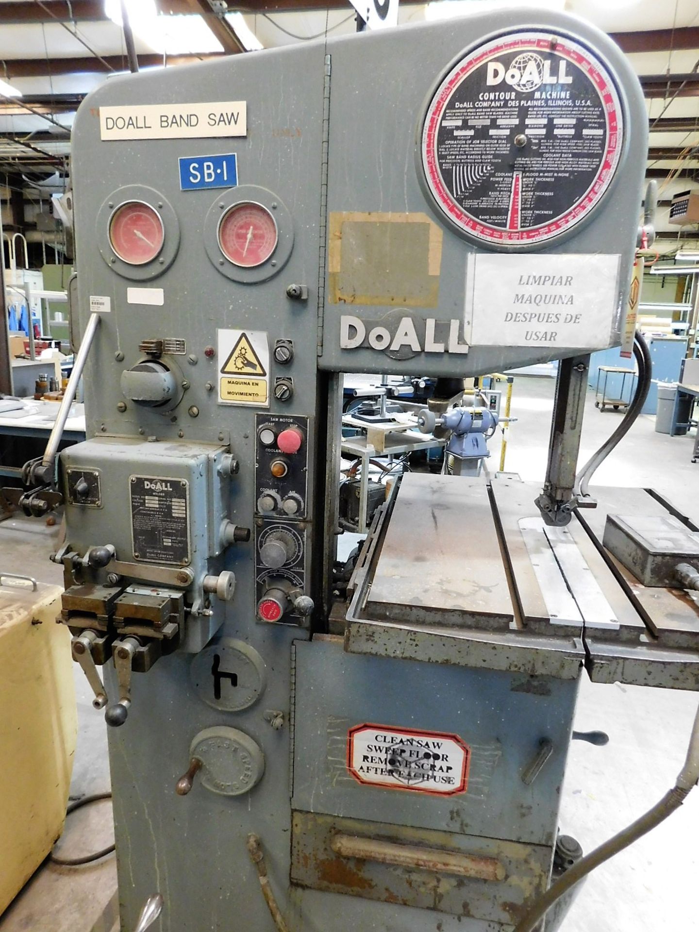 DOALL VERTICAL BANDSAW, MODEL 1612-3, S/N 152-67848, W/ DOALL BLADE WELDER, TABLE 30-1/2" X 24" - Image 2 of 5