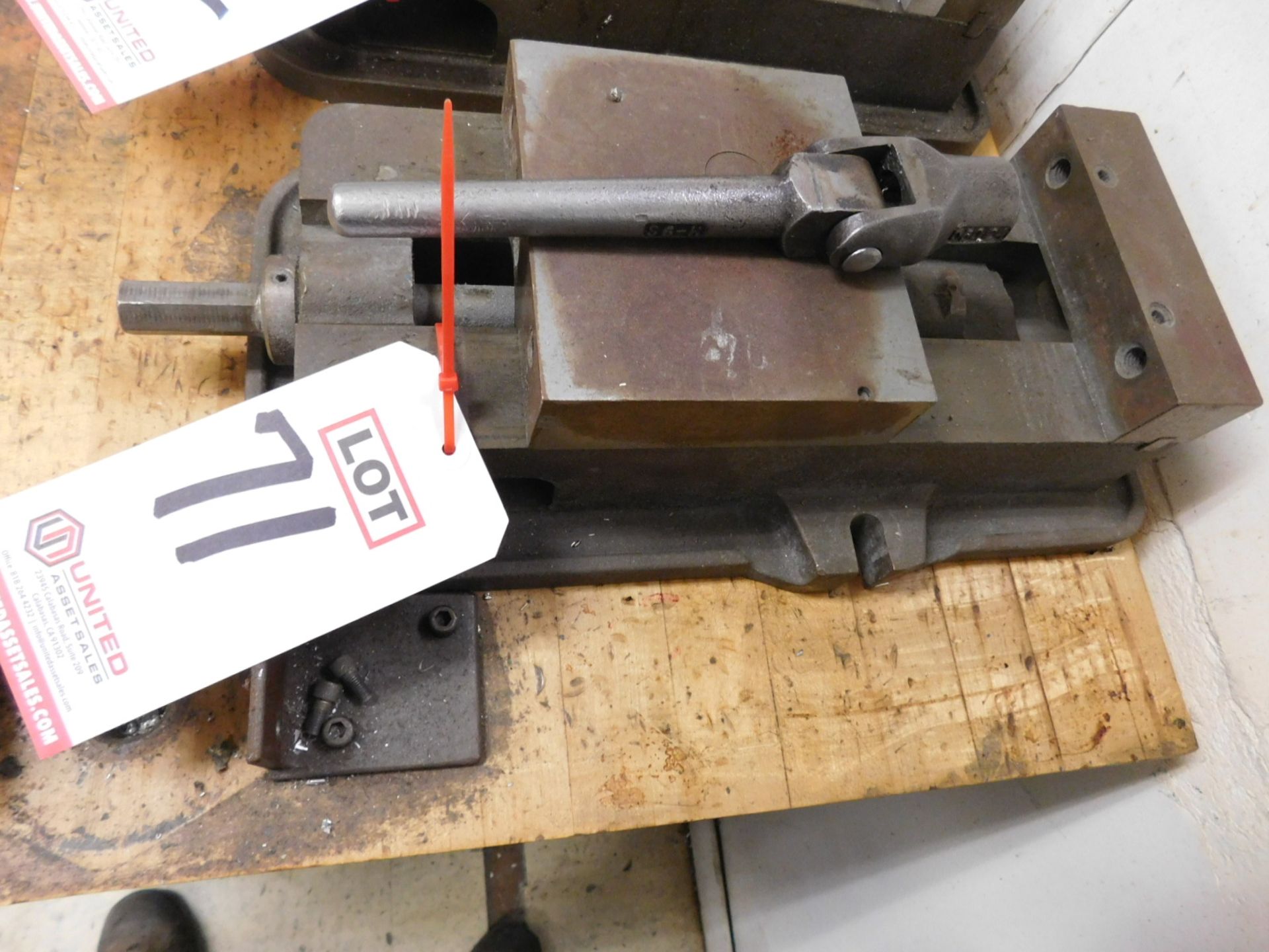 6" MACHINE VISE W/ HANDLE