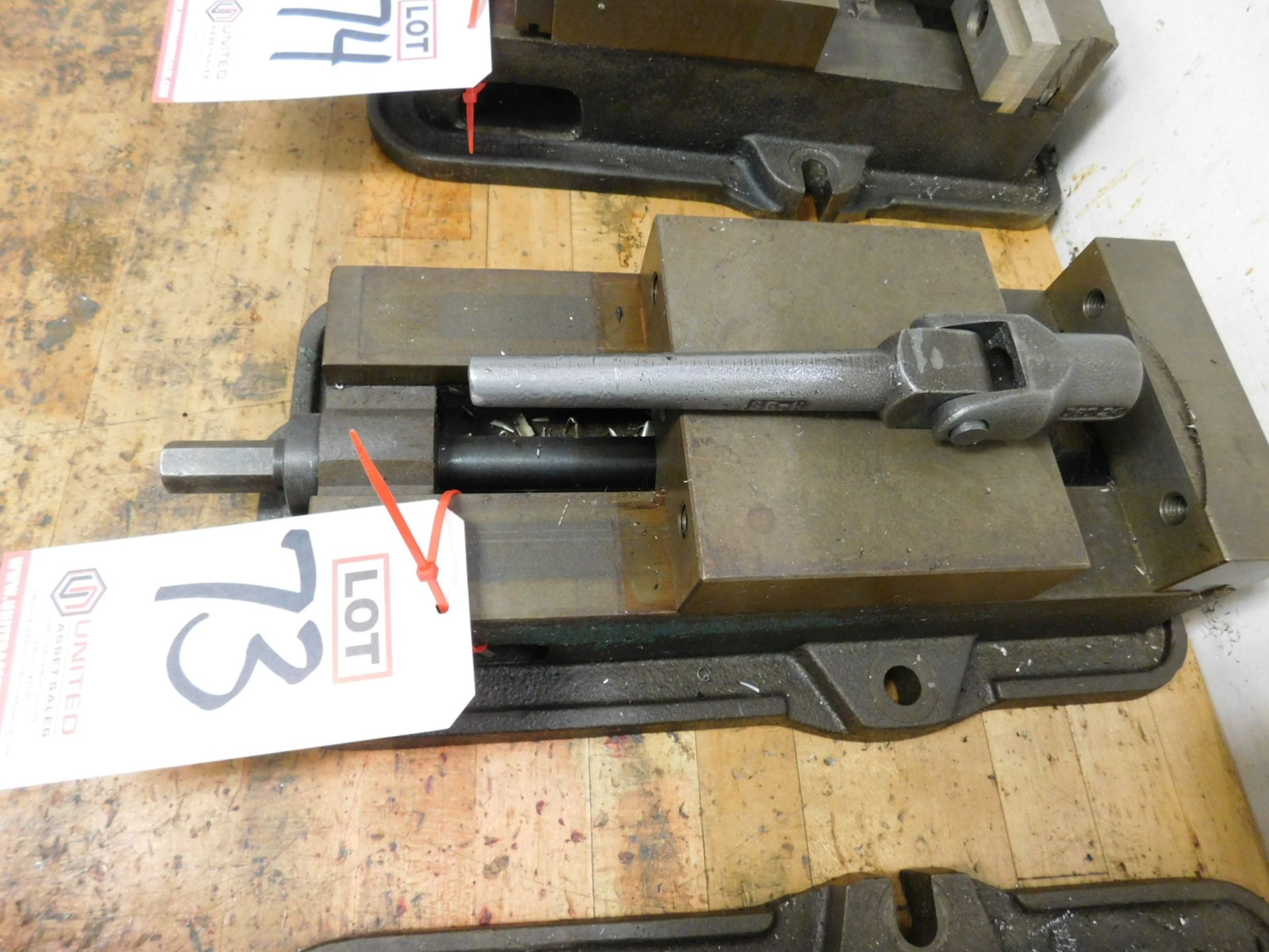 6" MACHINE VISE W/ HANDLE