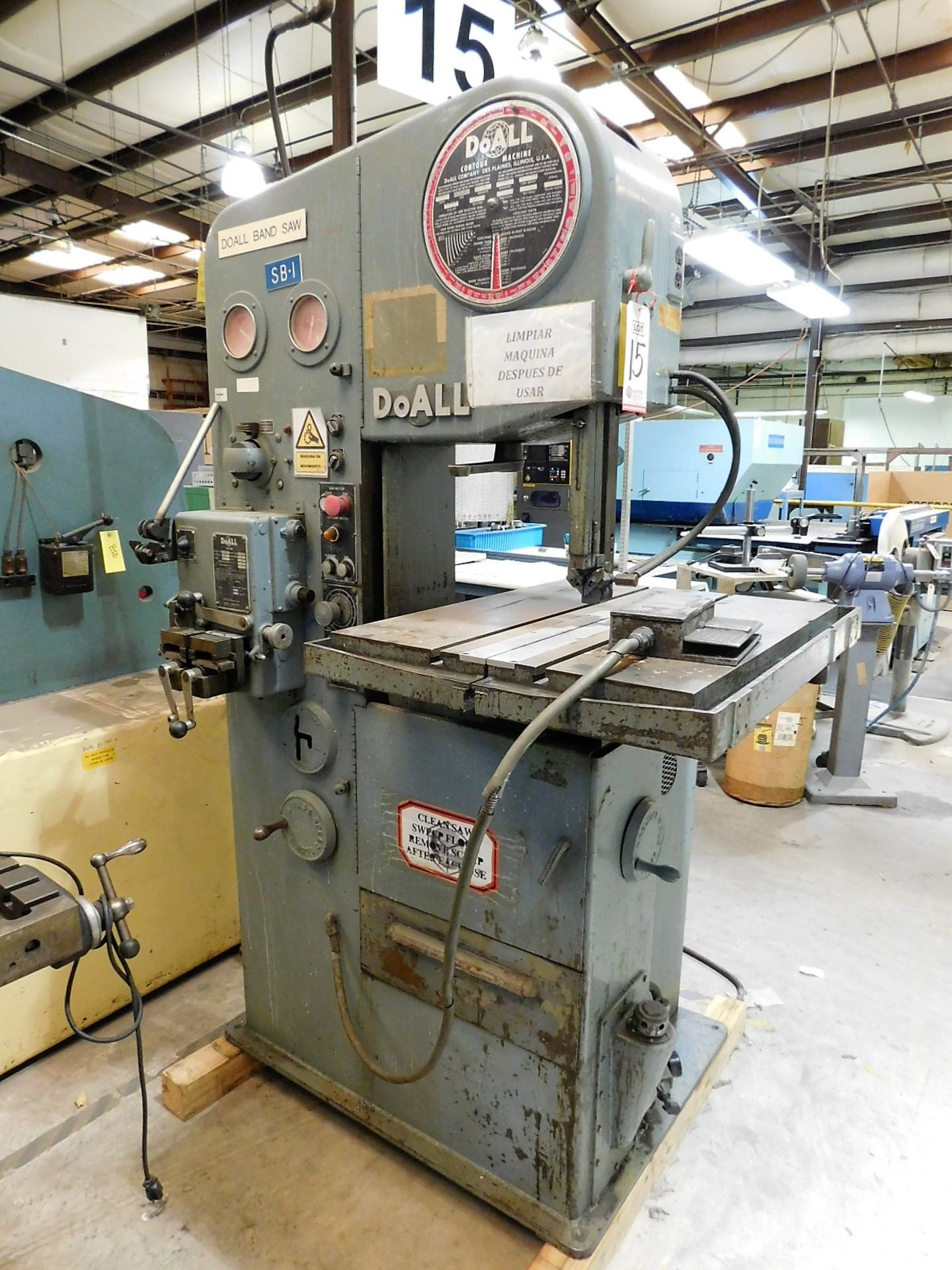 DOALL VERTICAL BANDSAW, MODEL 1612-3, S/N 152-67848, W/ DOALL BLADE WELDER, TABLE 30-1/2" X 24"