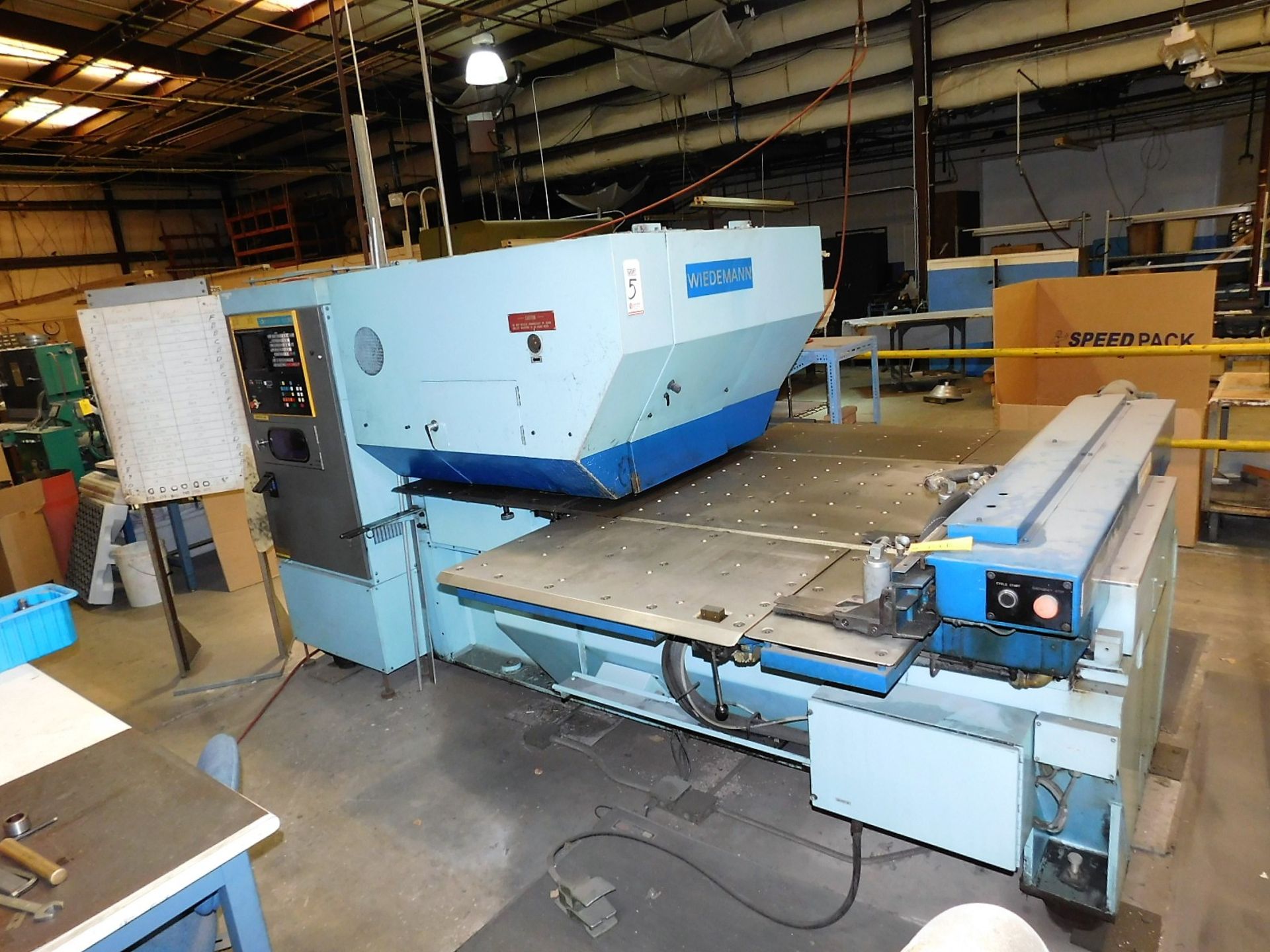 WIEDEMANN CENTRUM C-1000 PUNCH PRESS, FANUC 6M CNC CONTROL, 16-TON CAPACITY, 40" X 40" TABLE, 20- - Image 2 of 7