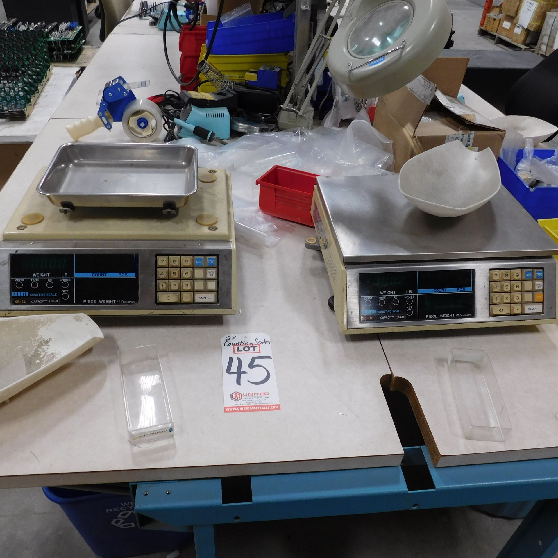 LOT - (2) KUBOTA COUNTING SCALES, MODELS KE-10 AND KE-2L