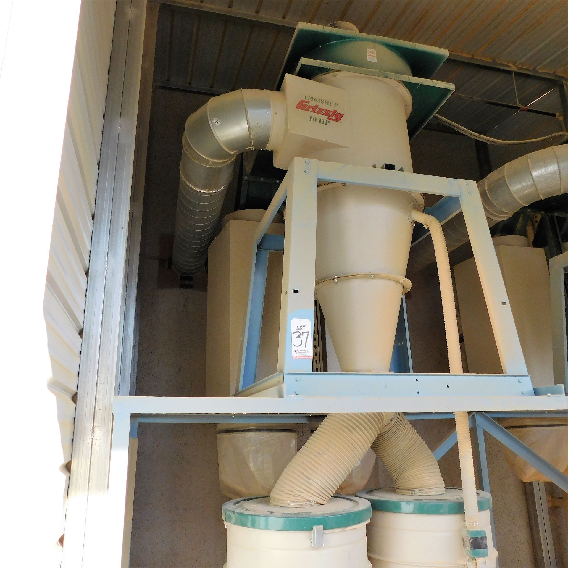 GRIZZLY 10HP 3-PHASE DUAL FILTRATION HEPA CYCLONE DUST COLLECTOR, MODEL G0638HEP (DELAYED PICKUP; - Image 2 of 3