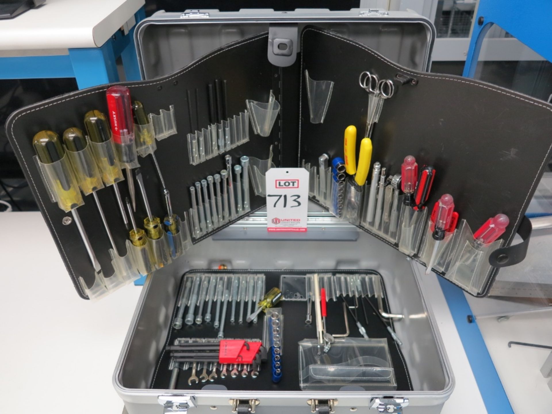 PORTABLE TOOL CASE FULL OF HAND TOOLS