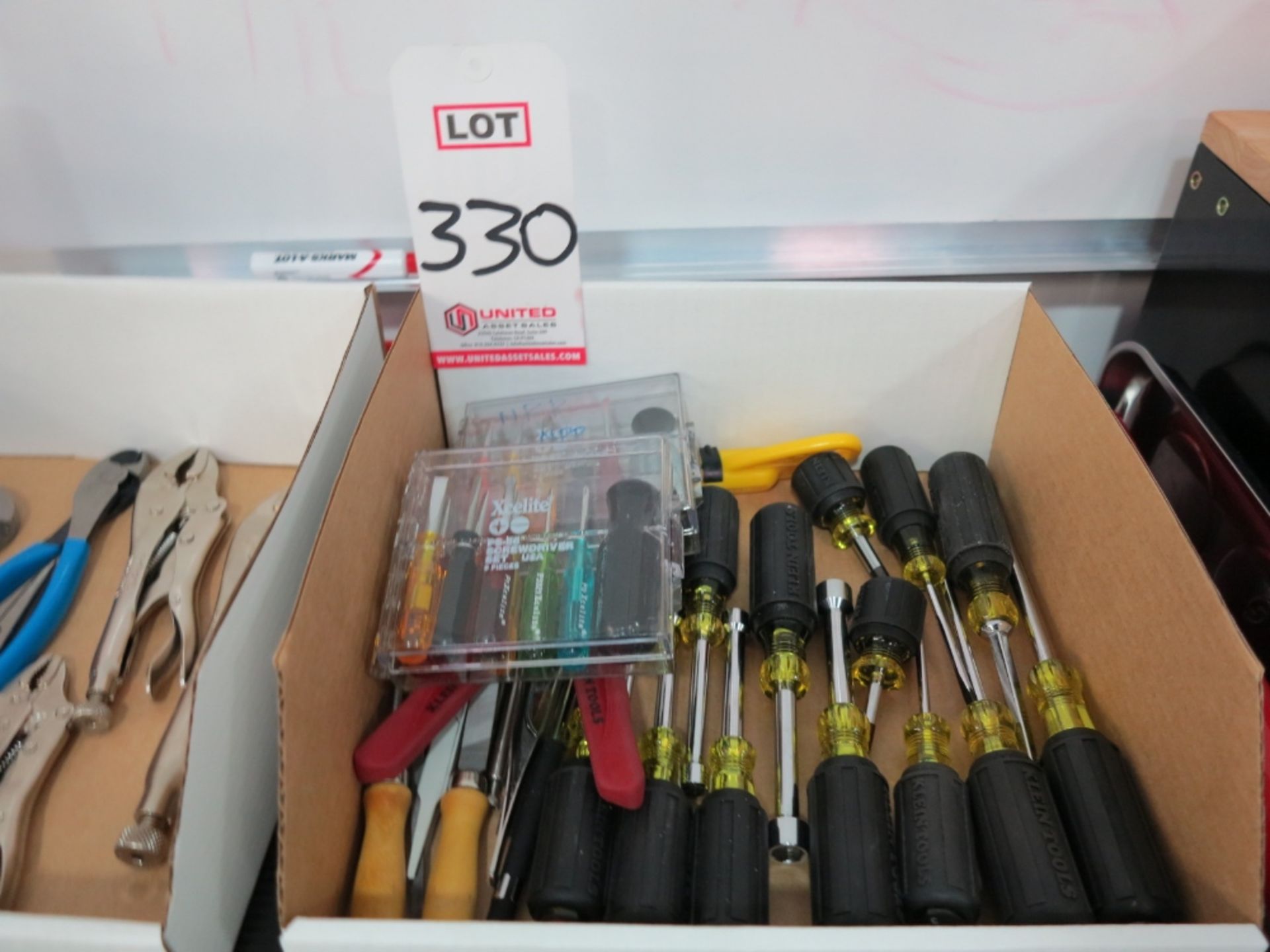 LOT - KLEIN ELECTRICIANS SCREWDRIVERS, ETC.