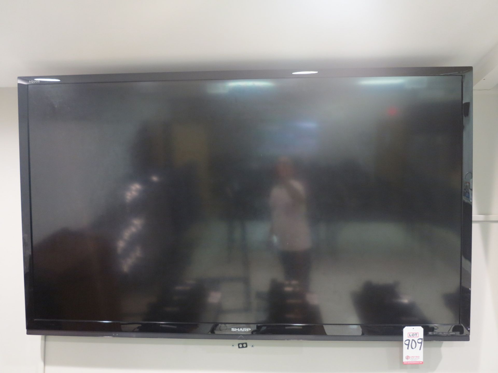 SHARP AQUOS 80" FLATSCREEN TV W/ WIFI, DIVX+, HDMI