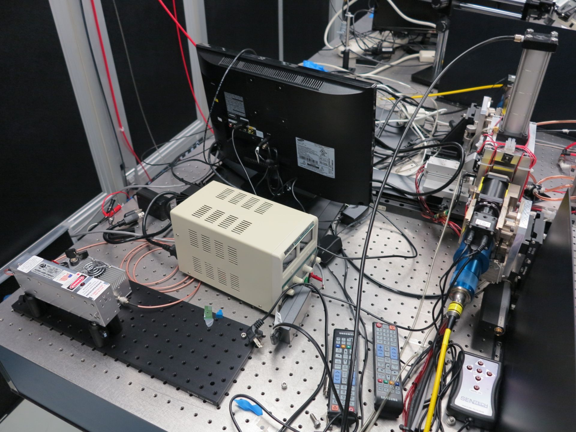 LOT - LASER COMPONENTS W/ ELECTRONIC COMPONENTS ON CART - Image 4 of 7