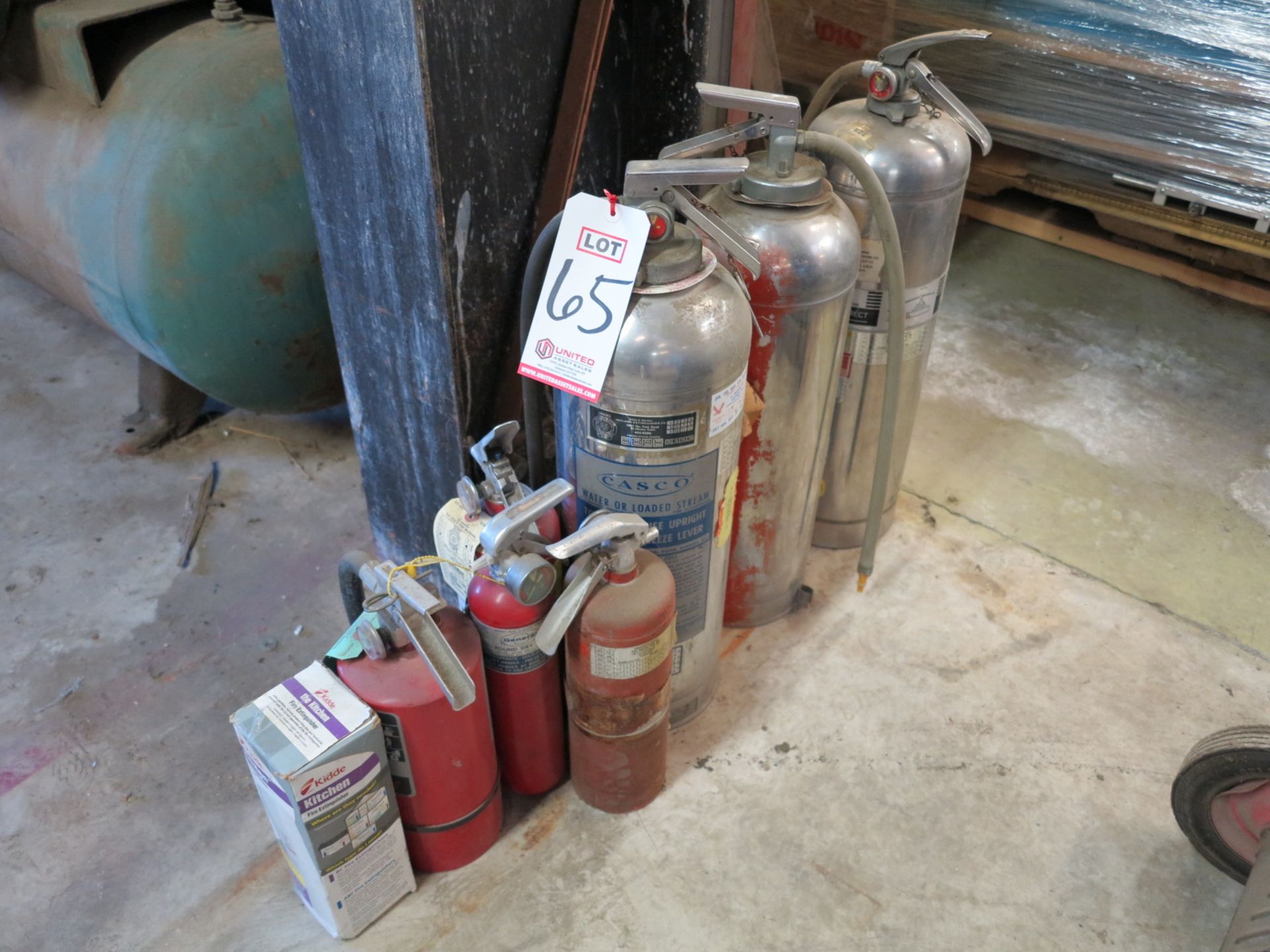 LOT - (8) FIRE EXTINGUISHERS