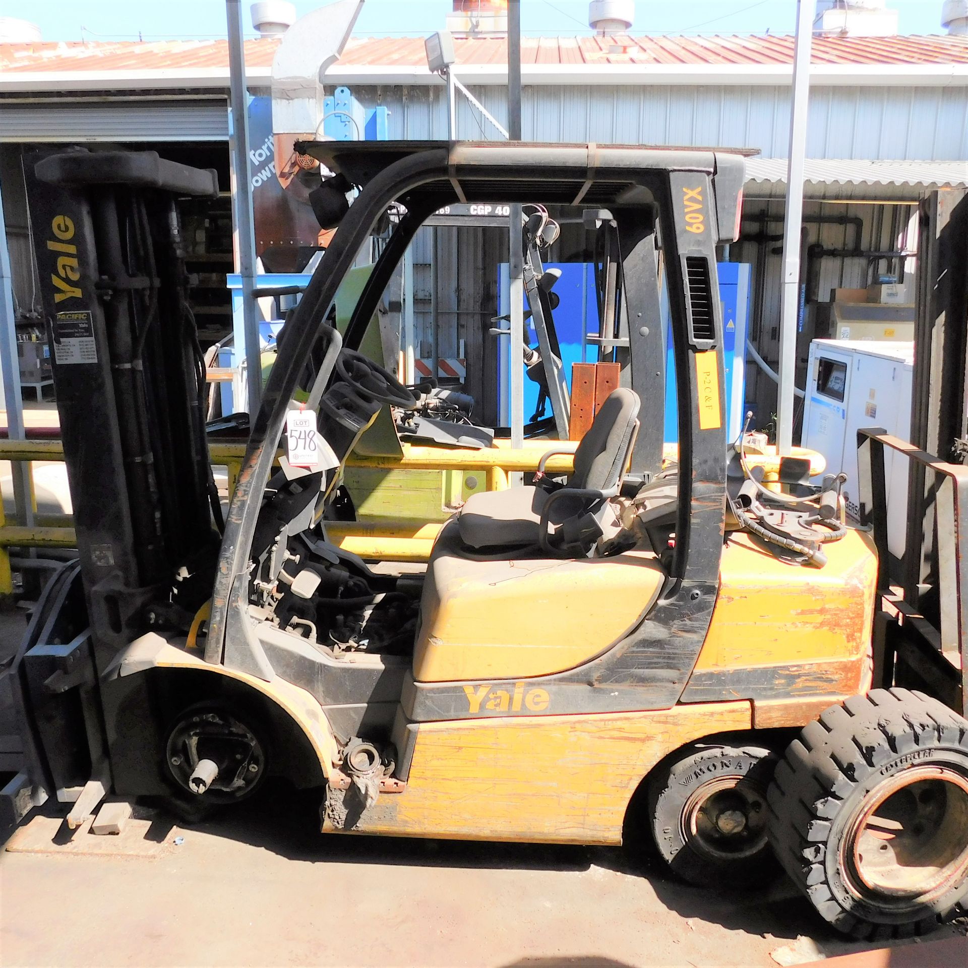 OUT OF SERVICE YALE LPG FORKLIFT, MODEL GLP060VXNVRE087, S/N B875V13491L, 3-STAGE MAST, ROTATOR ATTA