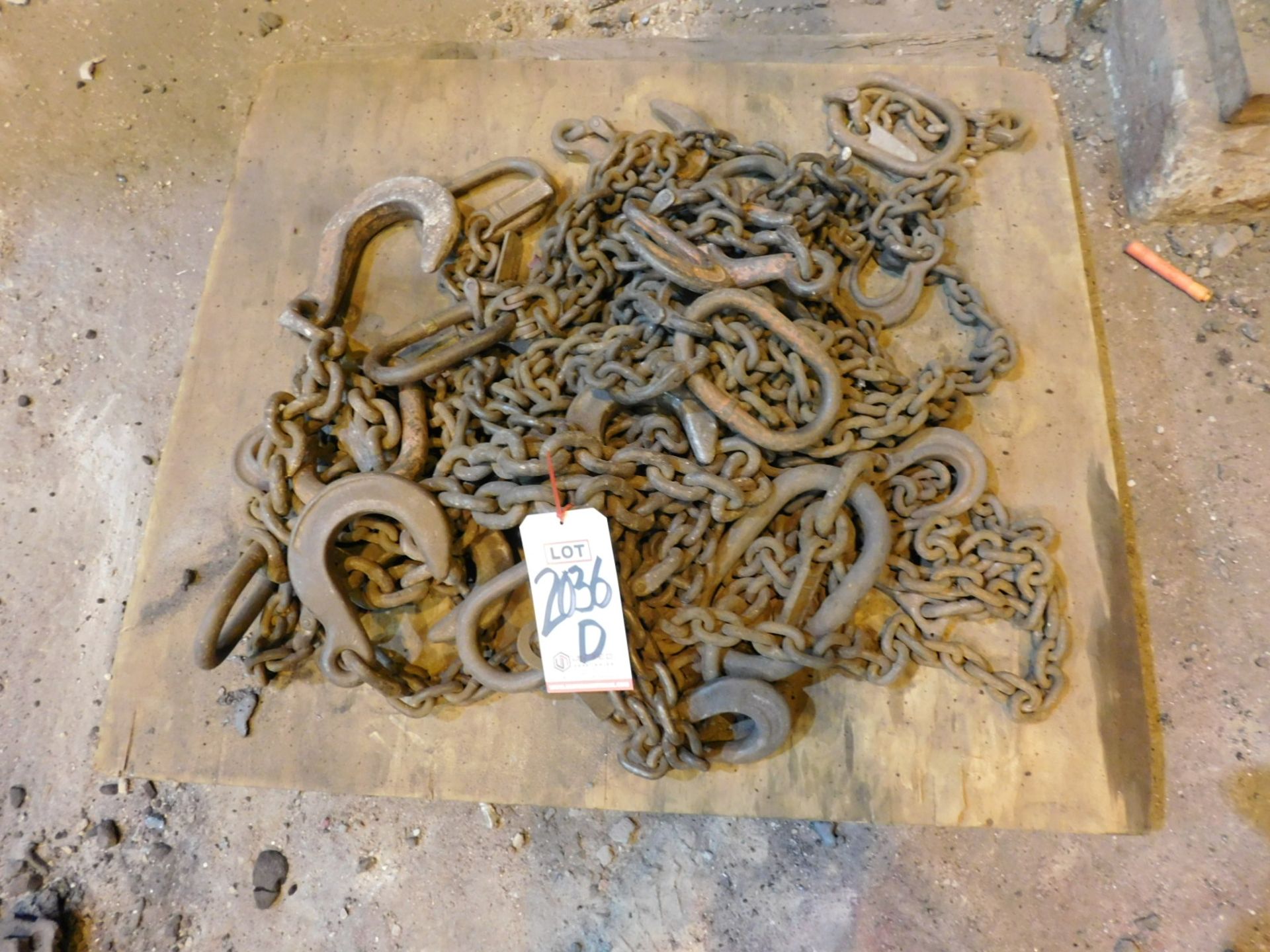 LOT - PALLET OF LIFTING CHAINS