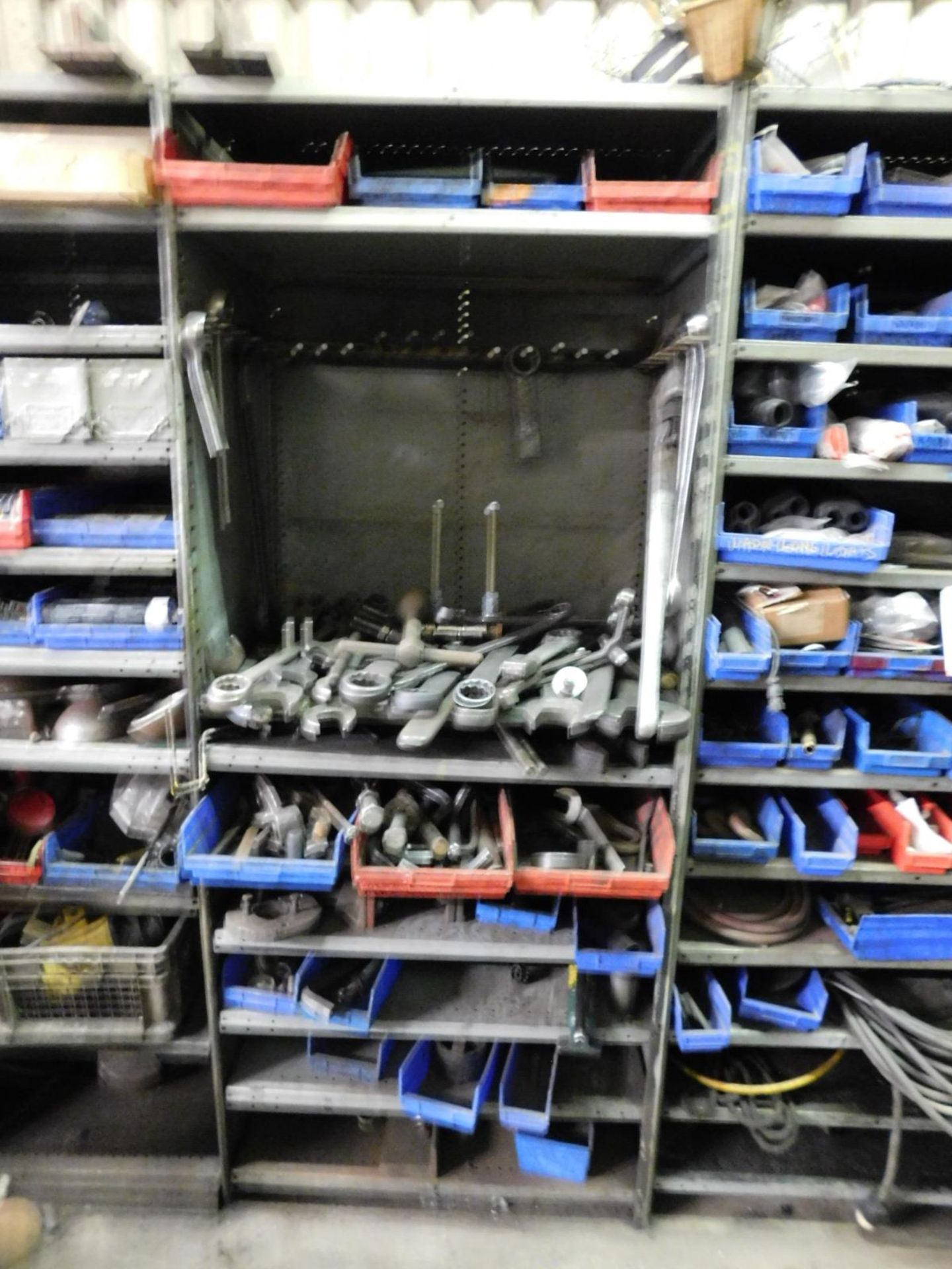 LOT - 18-1/2" OF 7' HEIGHT SHELVING FULL OF LARGE WRENCHES AND MISC HARDWARE - Image 5 of 6