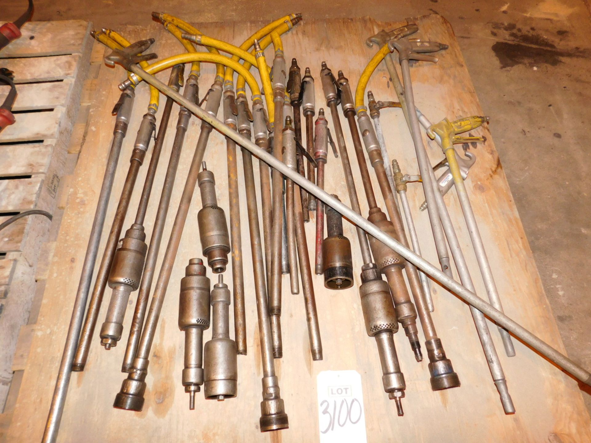 LOT - PALLET OF PNEUMATIC TOOLS AND ASSEMBLIES