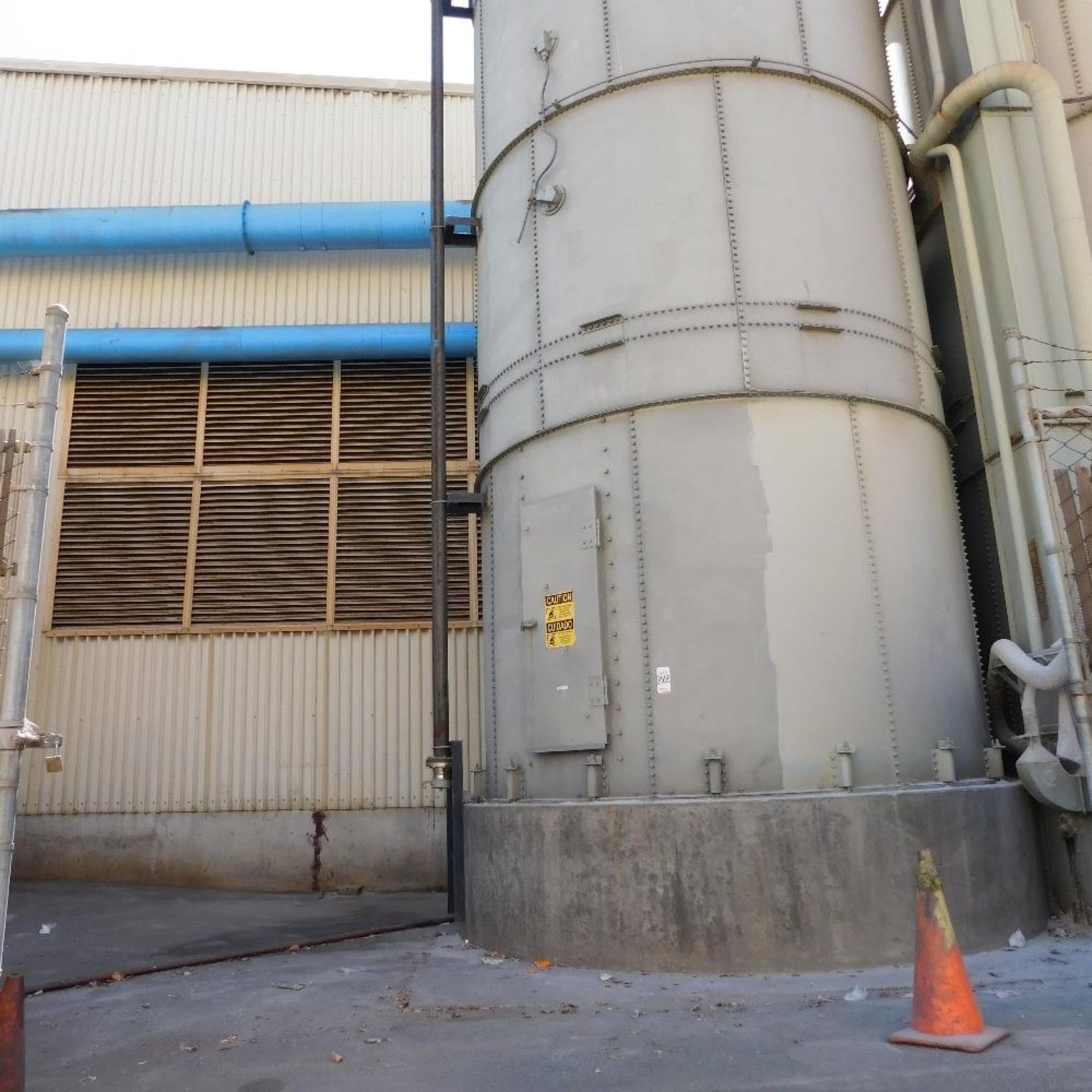 PEABODY SAND SILO BOLTED CONSTRUCTION W/ DISCHARGE BELT CONVEYOR, 116 TON CAPACITY - Image 2 of 6