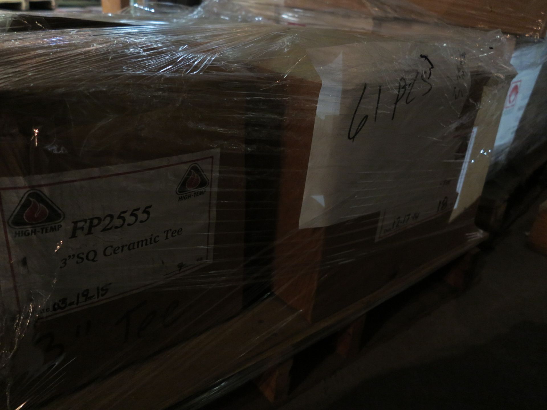 LOT - (6) PALLETS OF FOSECO EXOTHERMIC INSULATION SLEEVES AND AKRON PORCELAIN PRODUCTS, SEE PHOTOS - Image 4 of 7