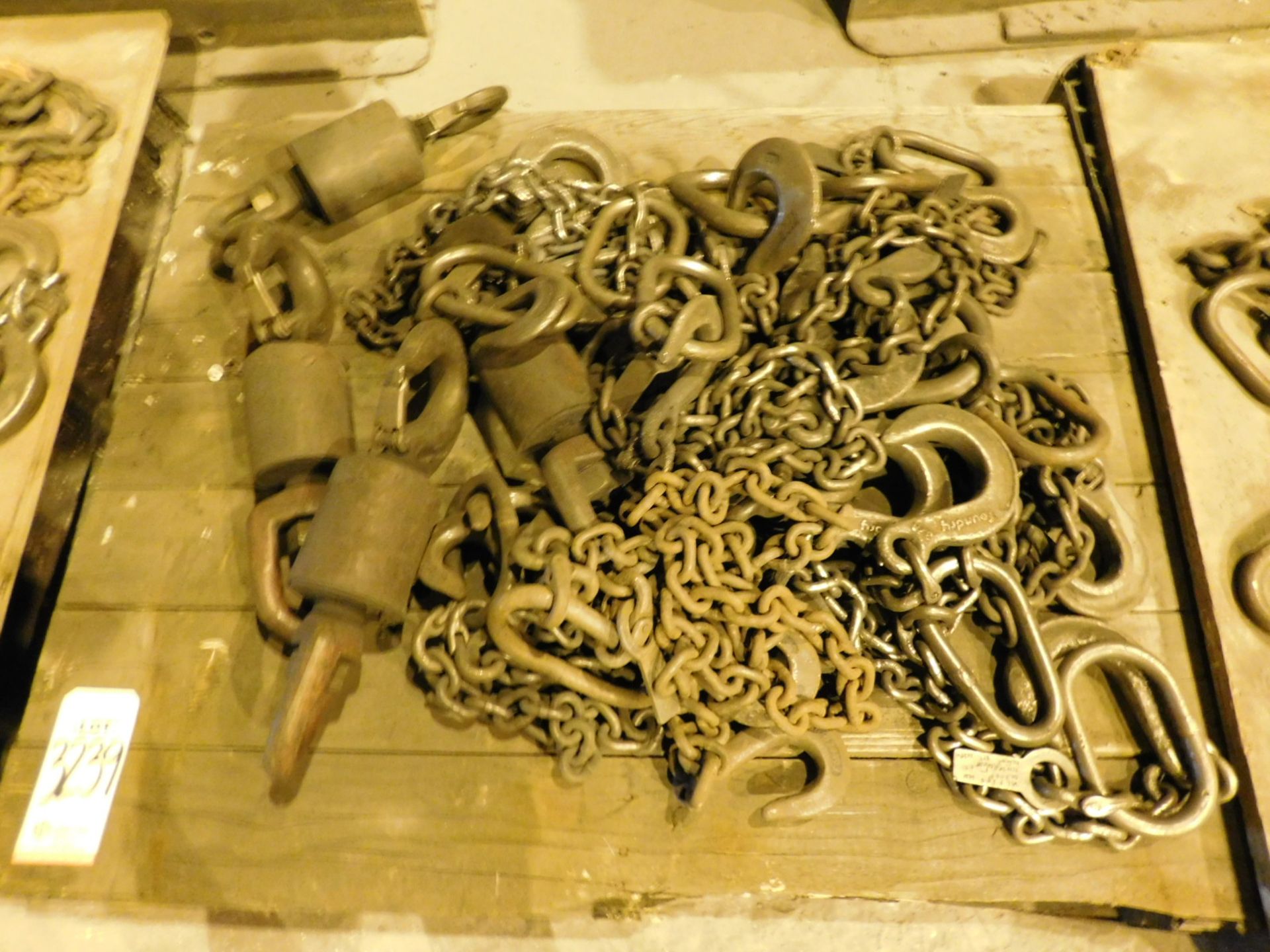 LOT - PALLET OF LIFTING CHAINS