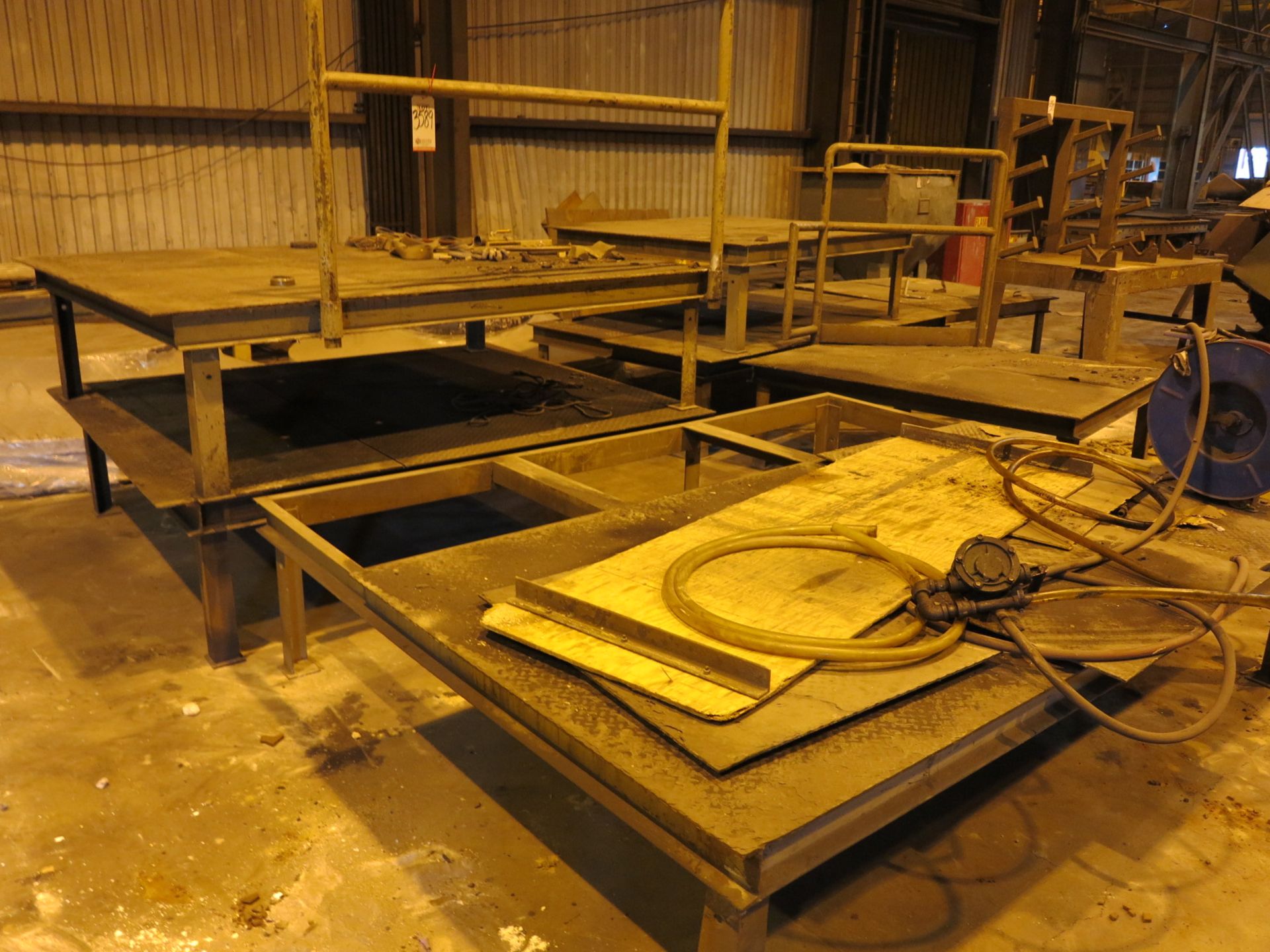 LOT - (7) PIECES RAISED WALKWAY 22" HT, VARIOUS SIZES, WAS USED BETWEEN POWERED ROLLER CONVEYORS