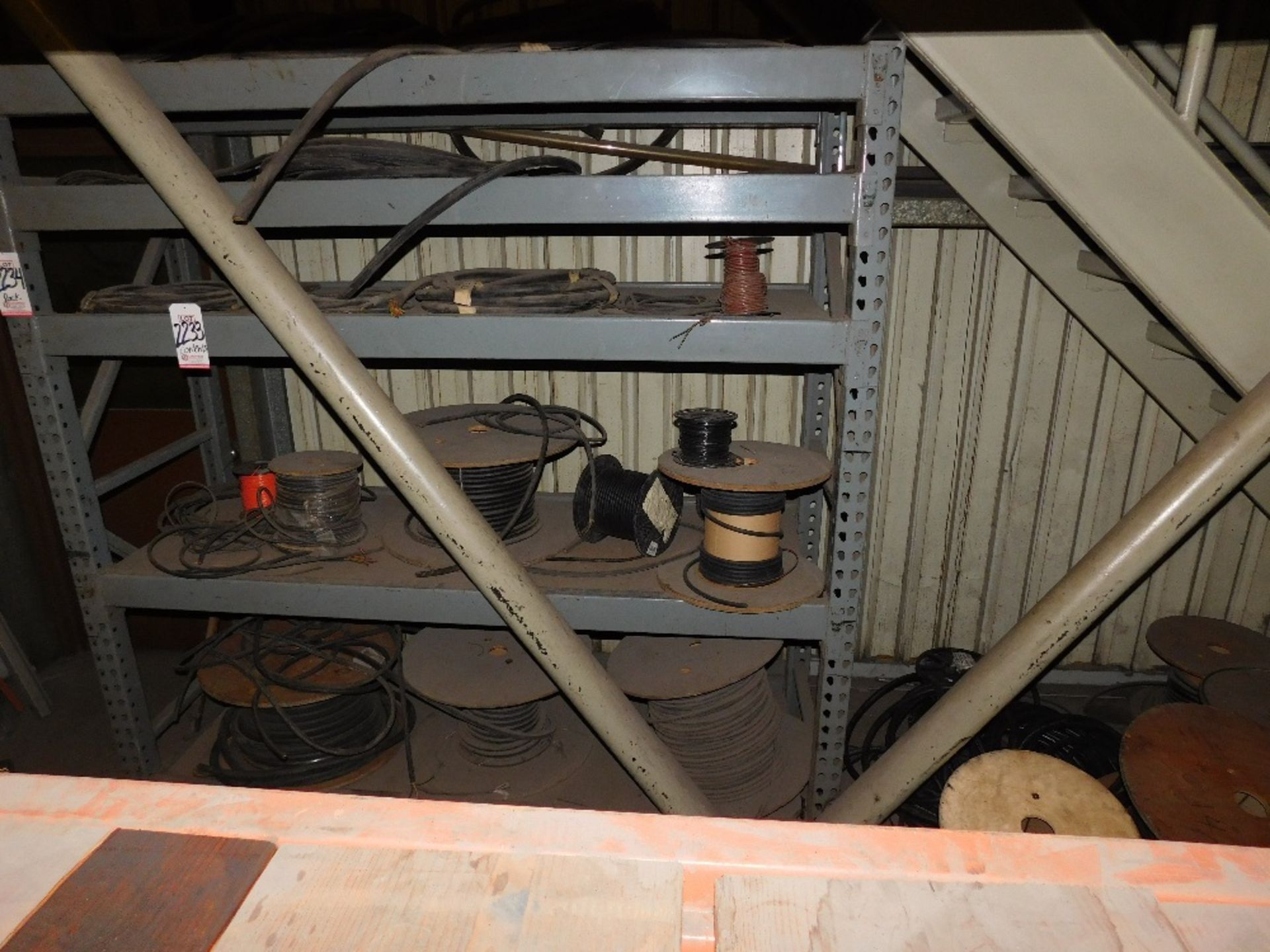 LOT - CONTENTS OF RACK ONLY: WIRE SPOOLS, PLUS SPOOLS ON FLOOR NEXT TO RACK (RACK NOT INCLUDED) - Image 3 of 3