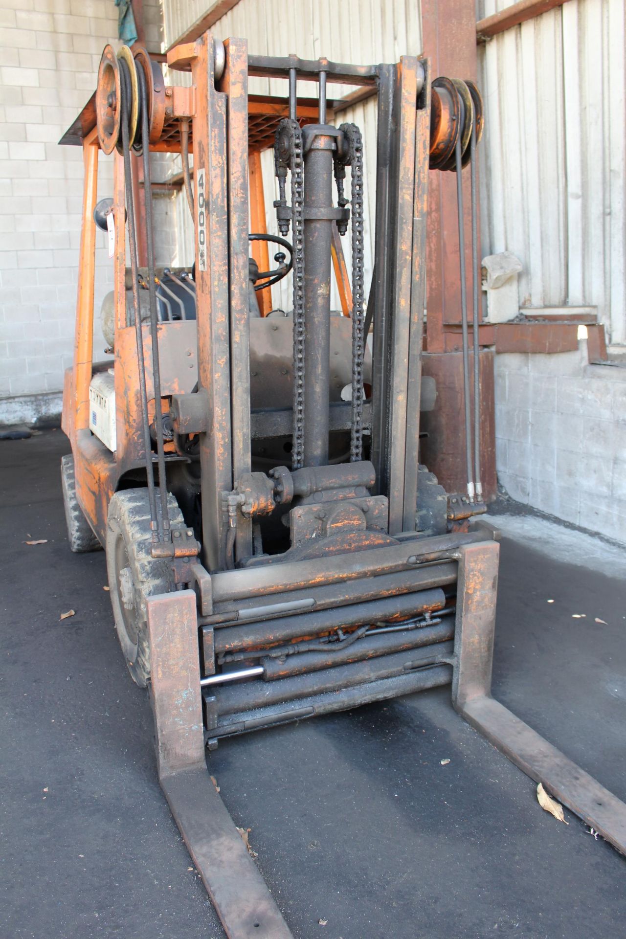 TOYOTA FORKLIFT, 4,000 LB CAP, W/ FORK ROTATOR - Image 3 of 4