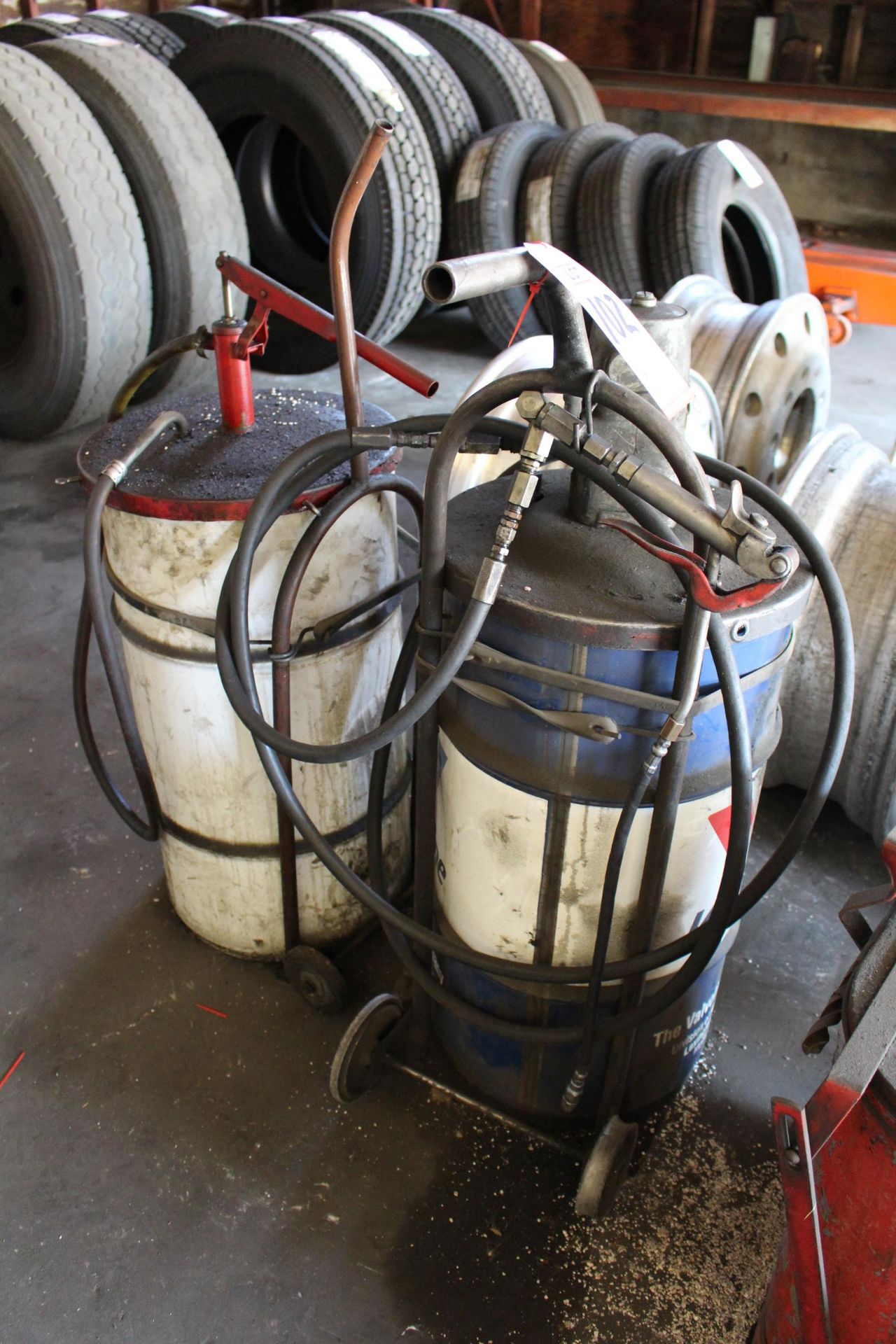 LOT - GEAR OIL AND GREASE, AIR & MANUAL CONTROL