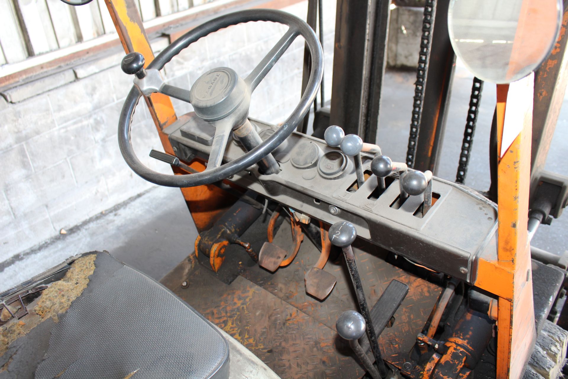 TOYOTA FORKLIFT, 4,000 LB CAP, W/ FORK ROTATOR - Image 2 of 4