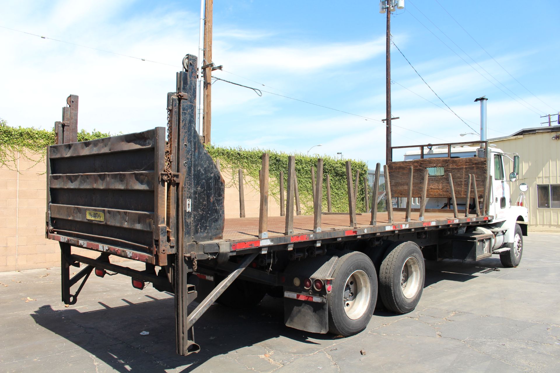 1996 VOLVO STAKE BED TRUCK, 24’ BED, CUMMINGS 94 M11-330E DIESEL ENGINE, ONLY 128,612 MILES - Image 4 of 19