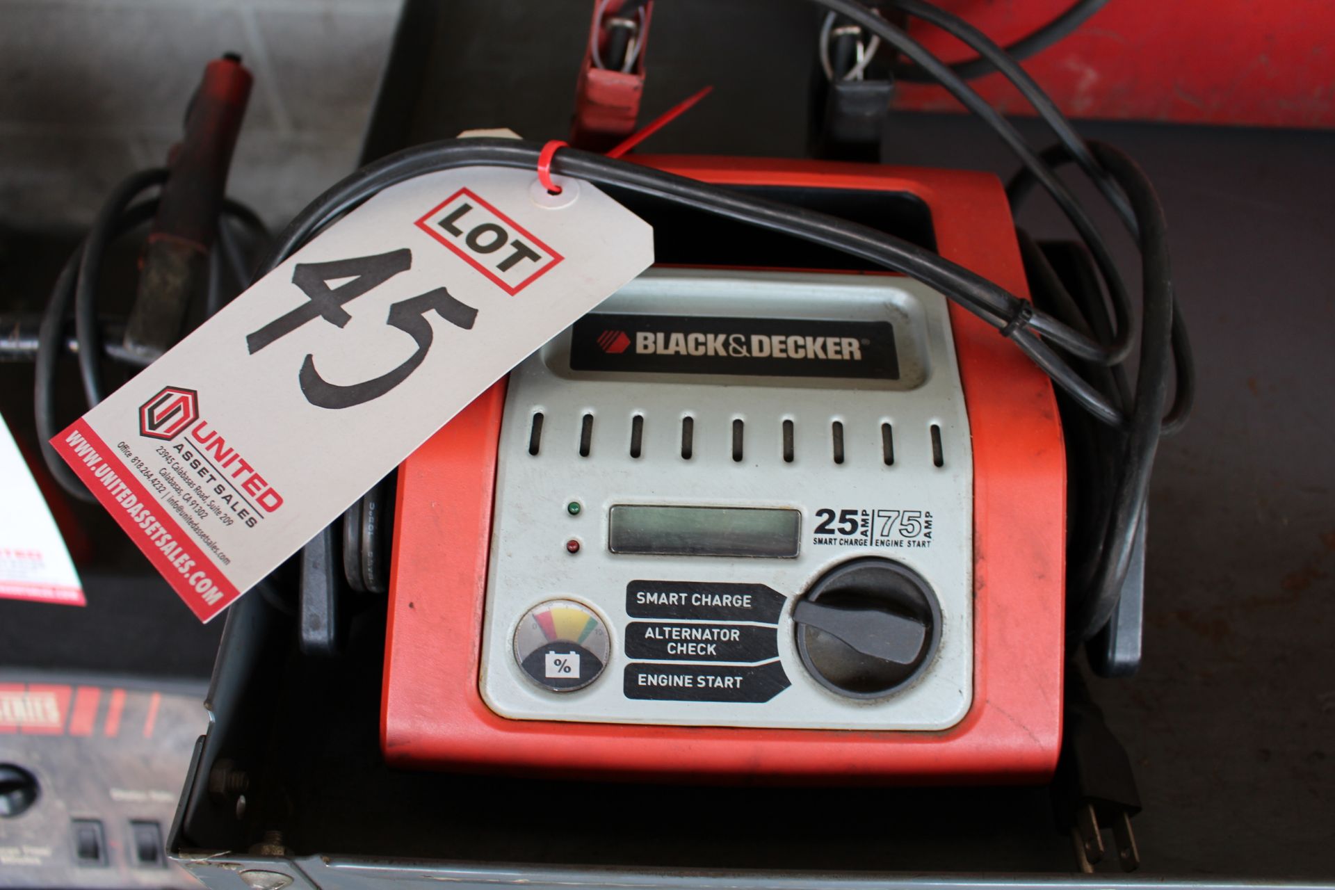 BLACK & DECKER CHARGER