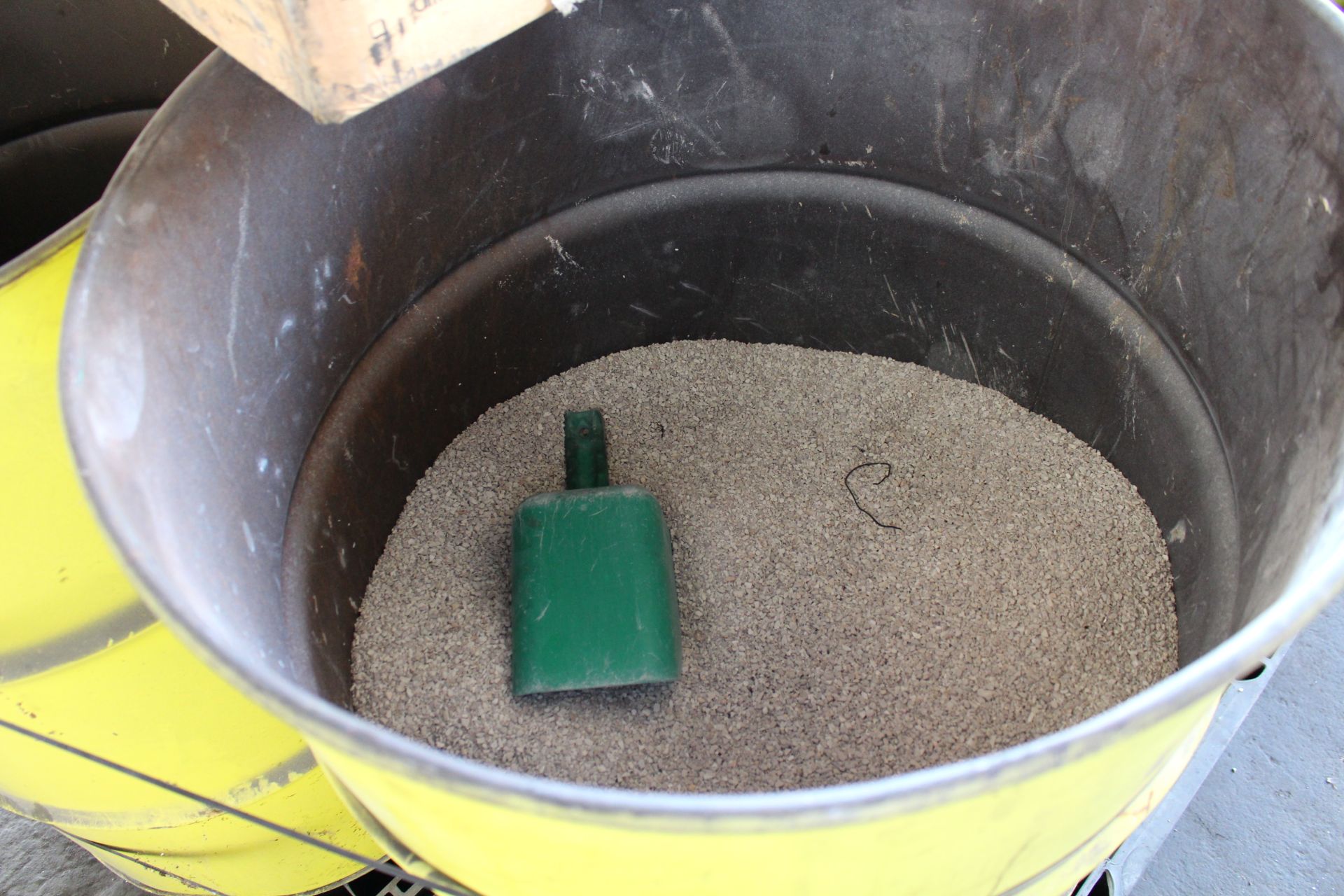 OIL ABSORBING MATERIAL IN BARRELS - Image 2 of 3