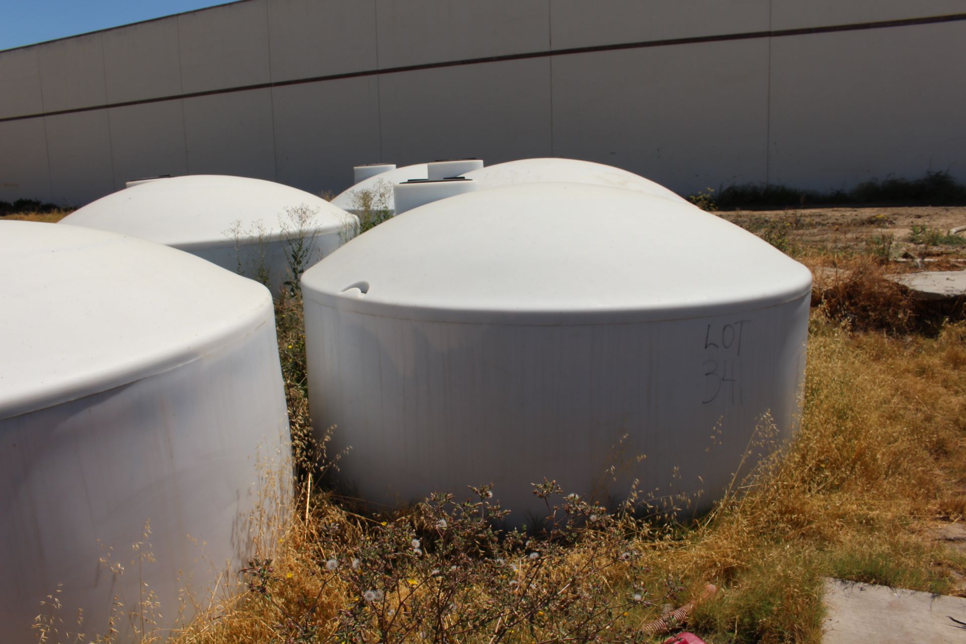 PLASTIC WATER TANK