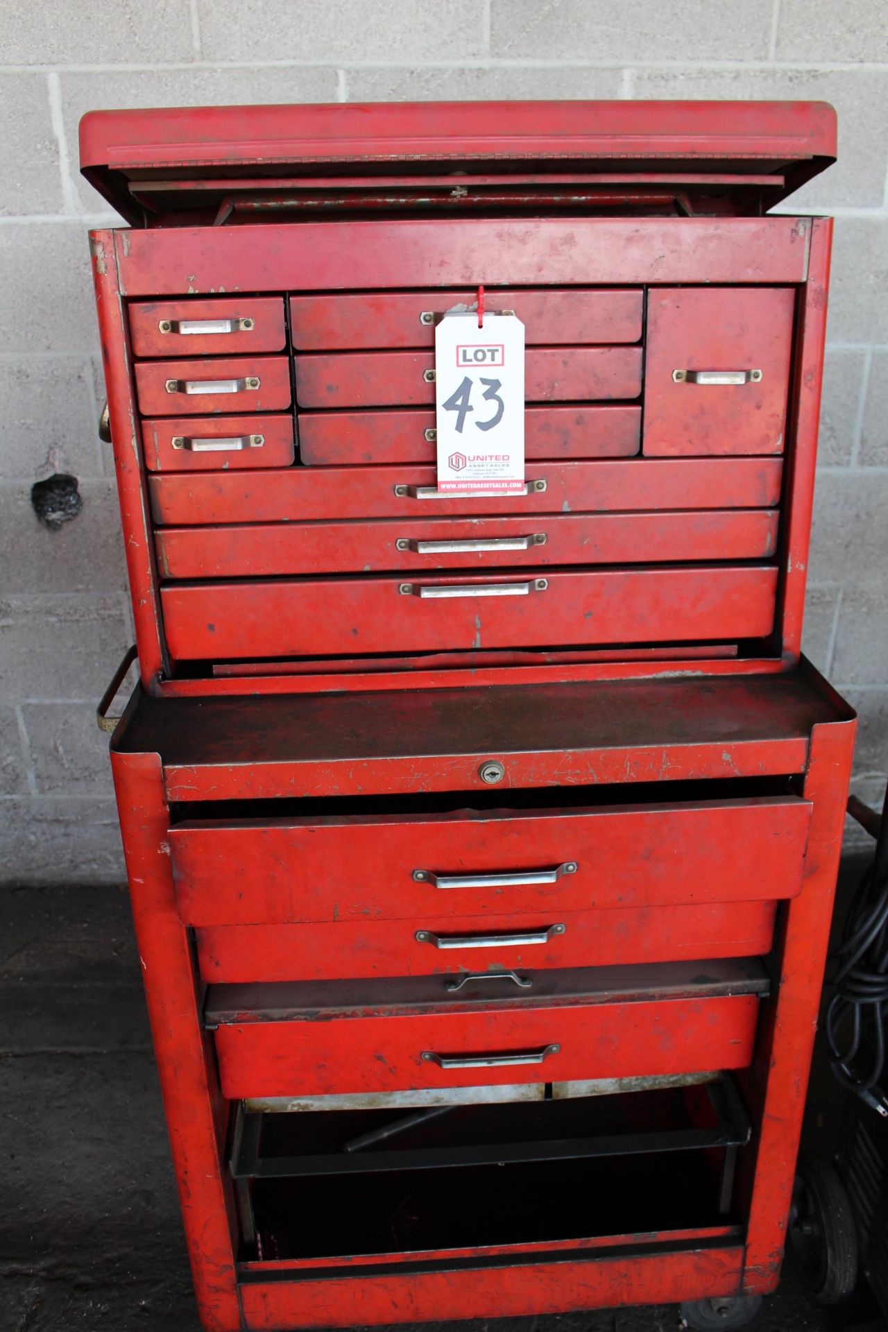 HUOT TOOL BOX, ON CASTERS