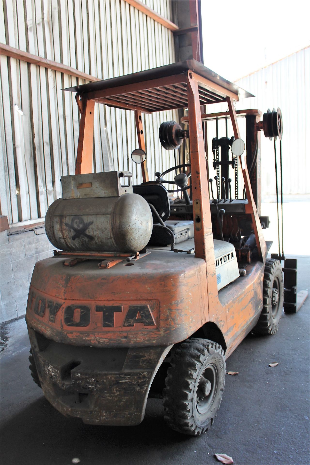 TOYOTA FORKLIFT, 4,000 LB CAP, W/ FORK ROTATOR - Image 4 of 4