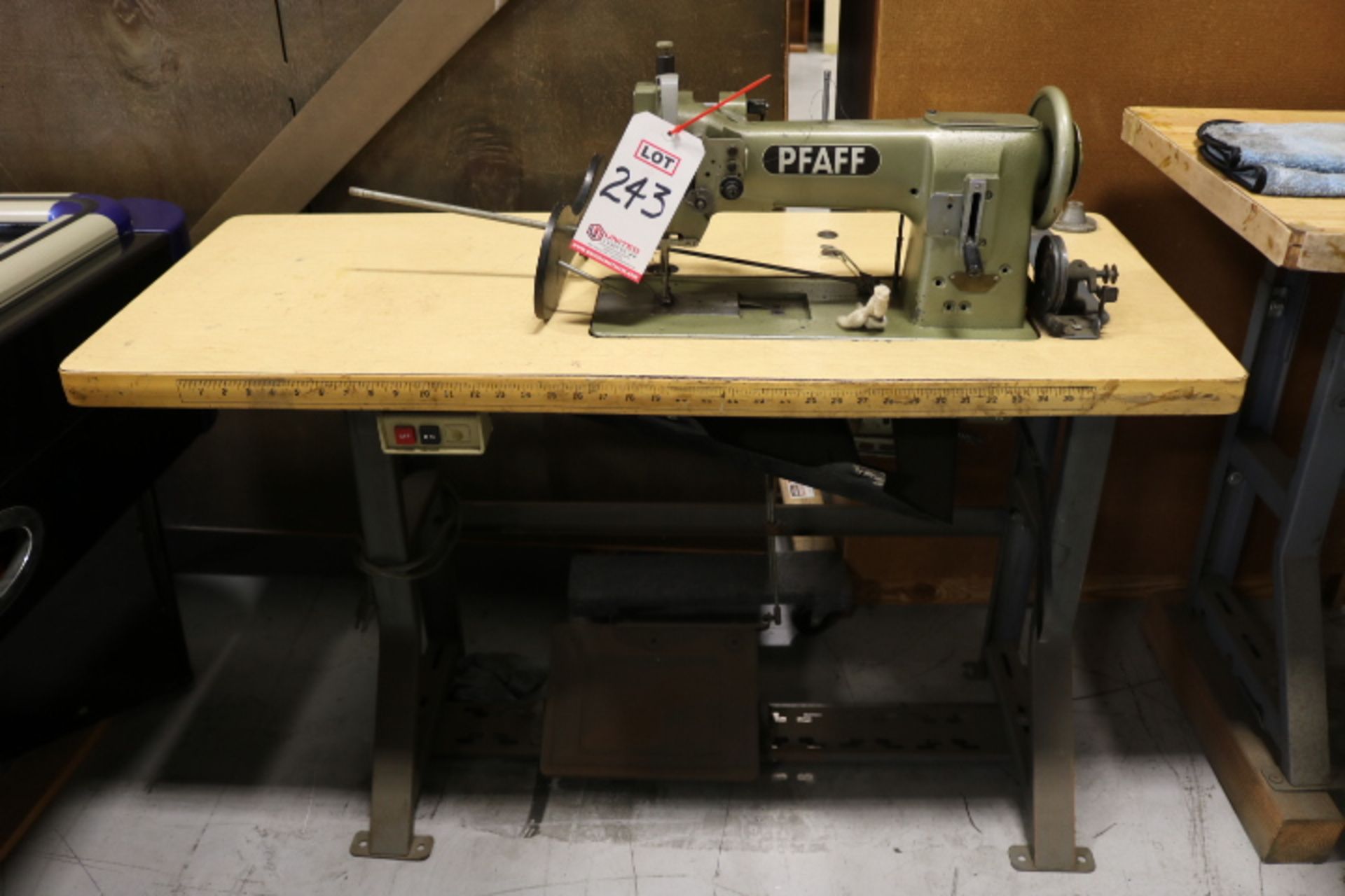 PFAFF SEWING MACHINE