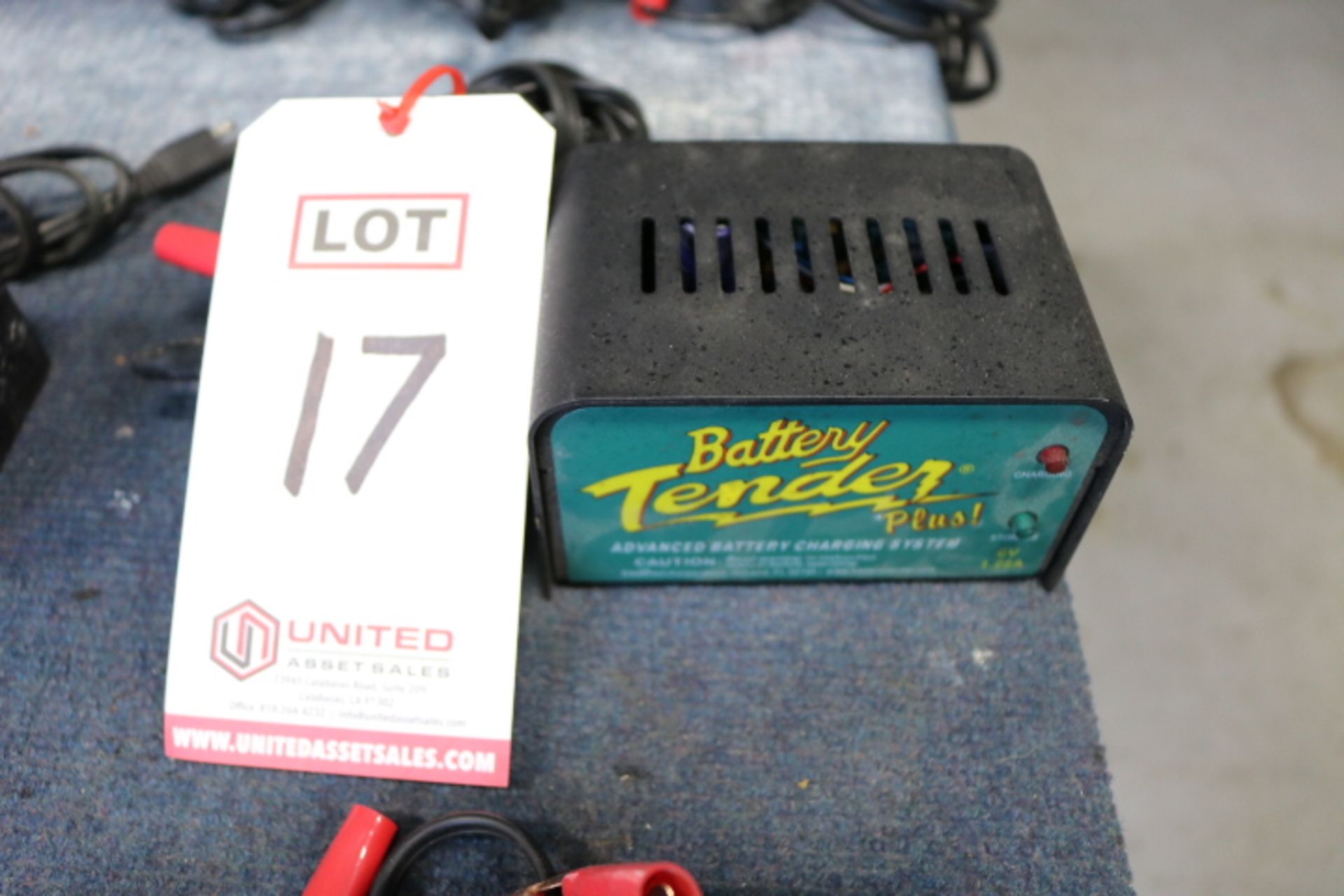 BATTERY TENDER PLUS, 12 VOLT CHARGING SYSTEM