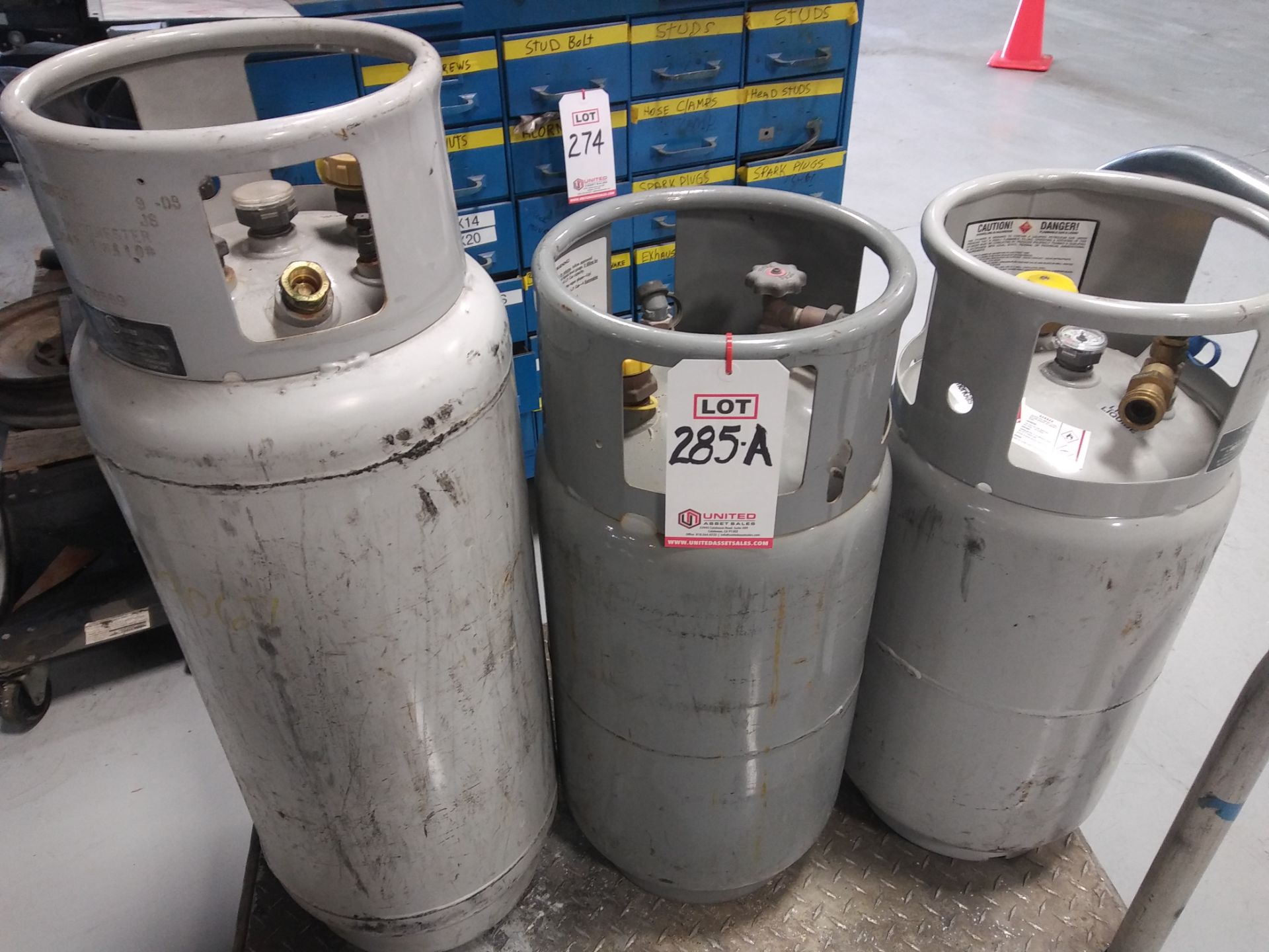 LOT - PROPANE TANKS