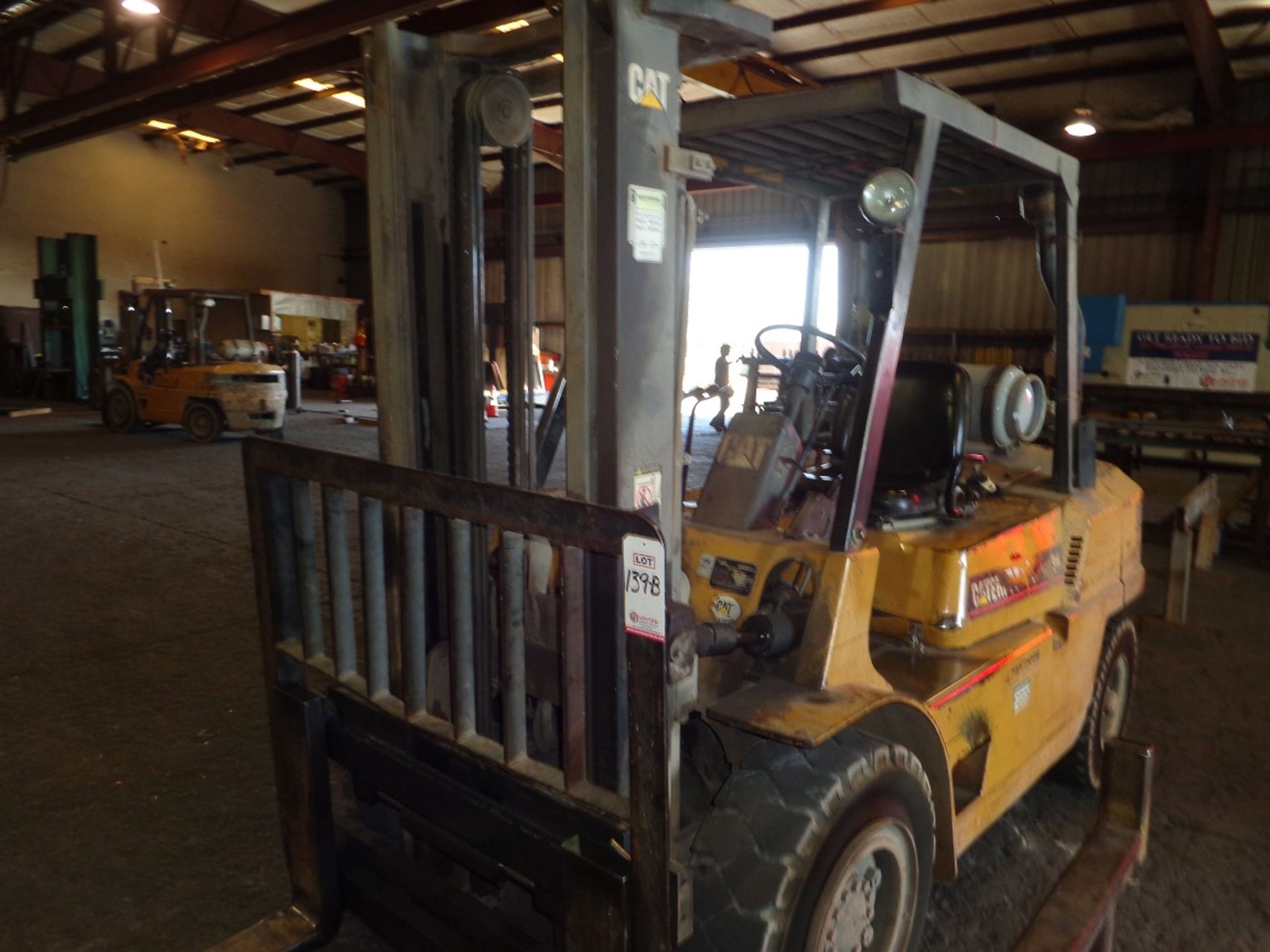 CATERPILLAR FORKLIFT, MODEL GPL40, 9,000 LB CAPACITY, LPG, SOLID TIRES, SIDE SHIFT, 2-STAGE MAST,