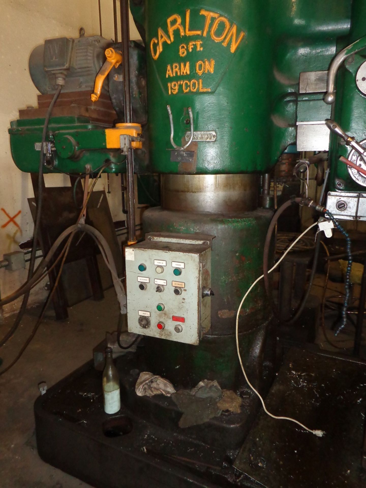 CARLTON RADIAL ARM DRILL, 19" COLUMN DIAMETER X 6' ARM, SPINDLE TAPER: 6# - Image 3 of 5