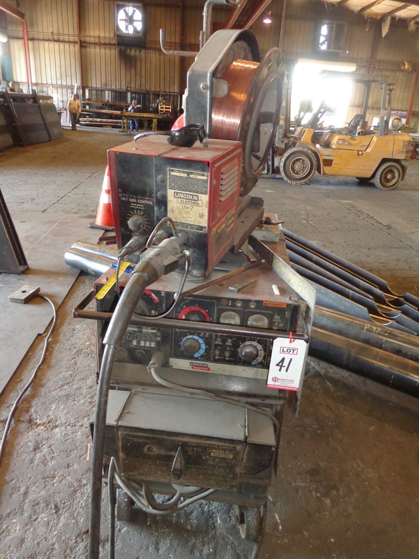 LINCOLN ELECTRIC LN7 DC400 WELDER