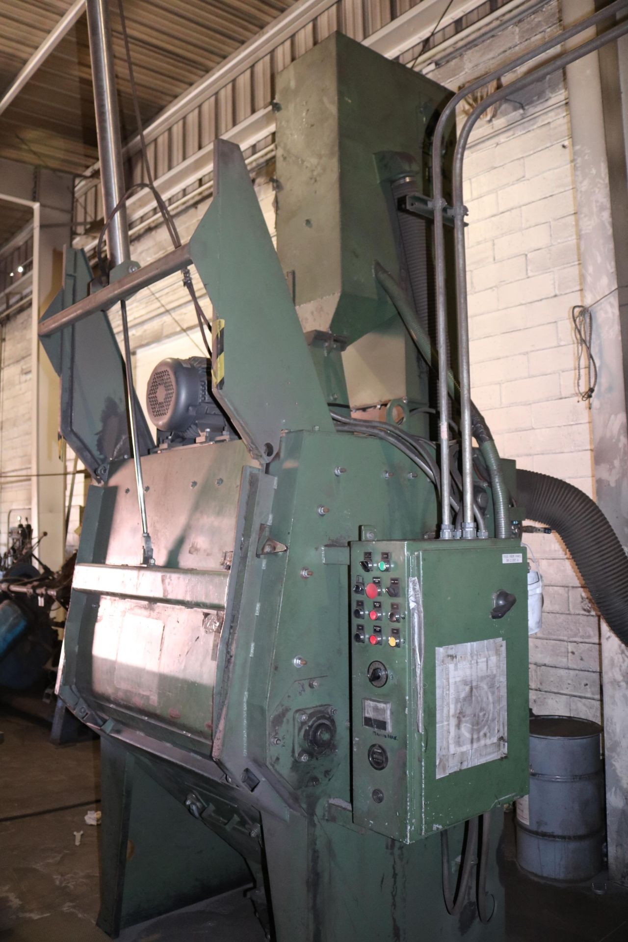 GOFF 6BB RUBBER BELT TUMBLAST CLEANING MACHINE, DIRECT DRIVE SHOT WHEEL AND DUST COLLECTOR - Image 2 of 5